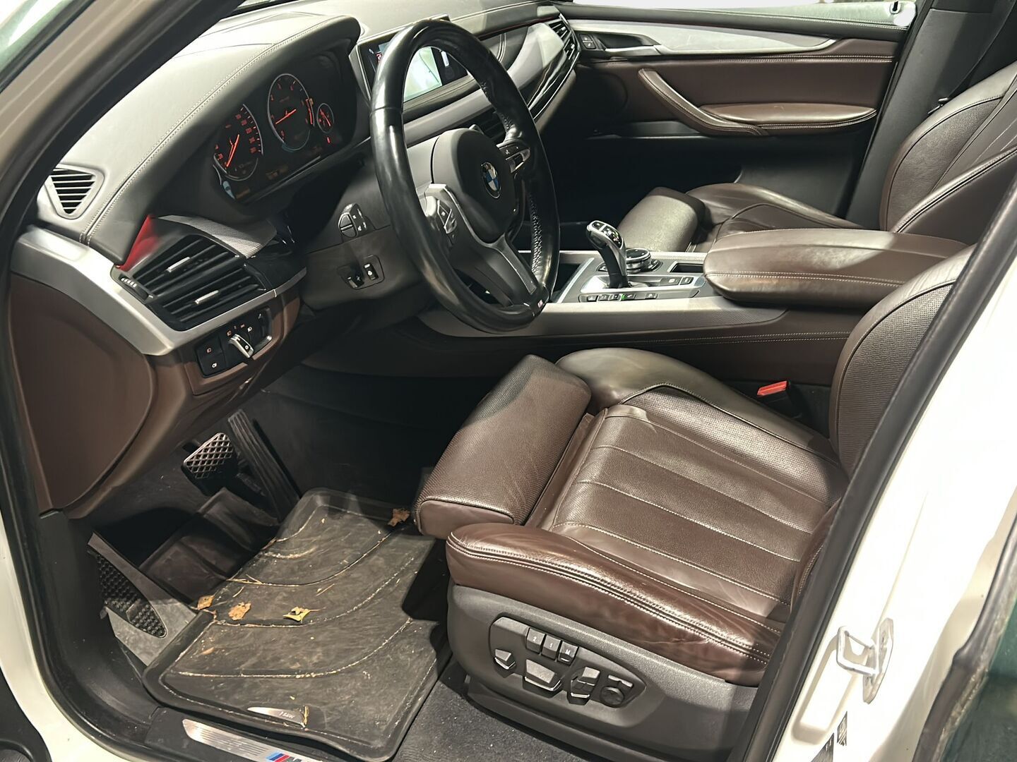 BMW X5 2014 F15 M50d xDrive M Sport - YritysOutlet - Myydään vain yrityksille - – Tämä auto myydään YritysOutlet -valikoimasta vain yritykselle
