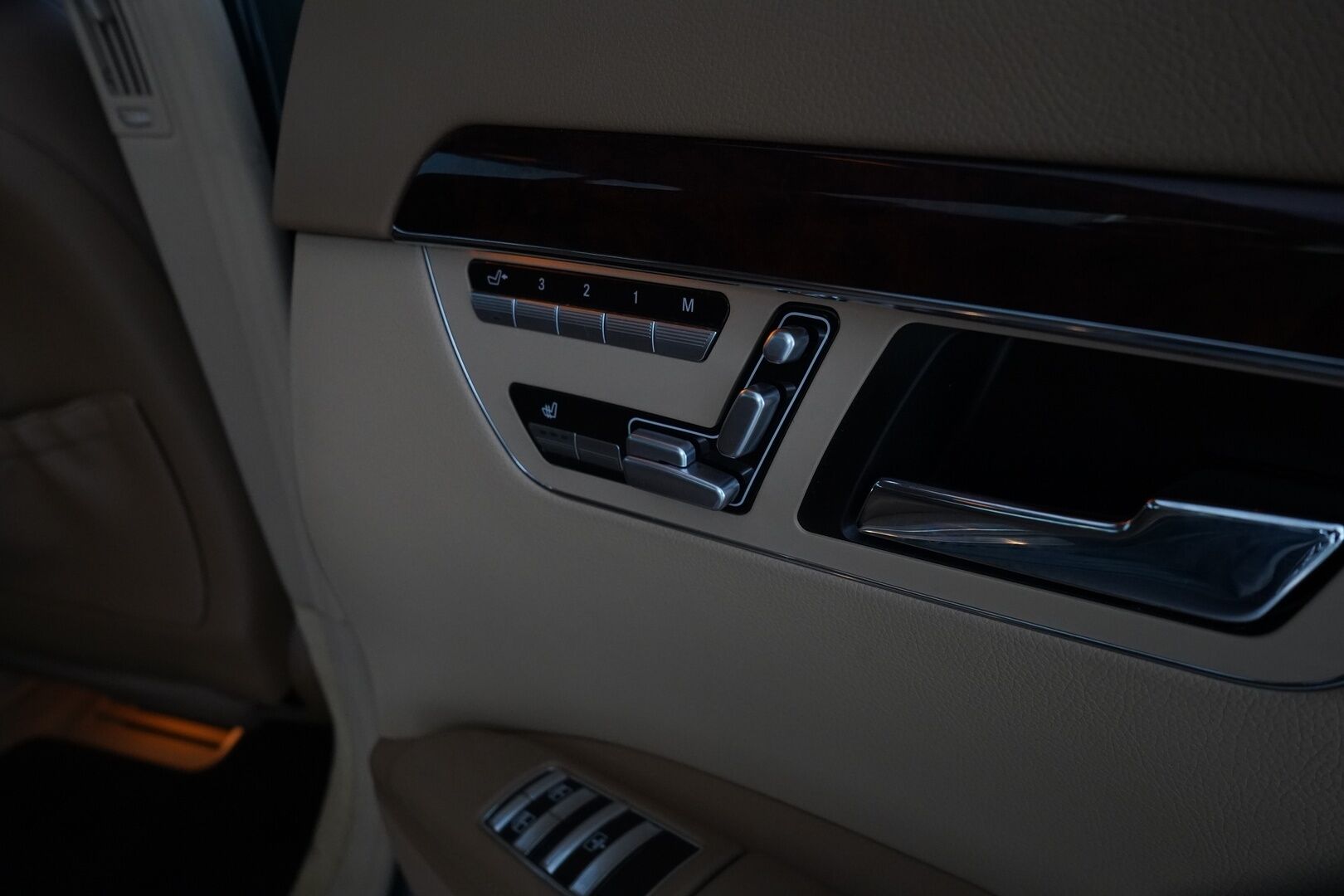 Mercedes-Benz S 2007 350 L - Webasto / Ilmastoidut penkit / Kattoikkuna / Harman Kardon / Muistipenkit / Imuovet / Vakkari 