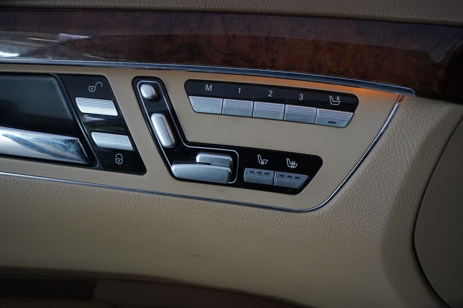 Mercedes-Benz S 2007 350 L - Webasto / Ilmastoidut penkit / Kattoikkuna / Harman Kardon / Muistipenkit / Imuovet / Vakkari 