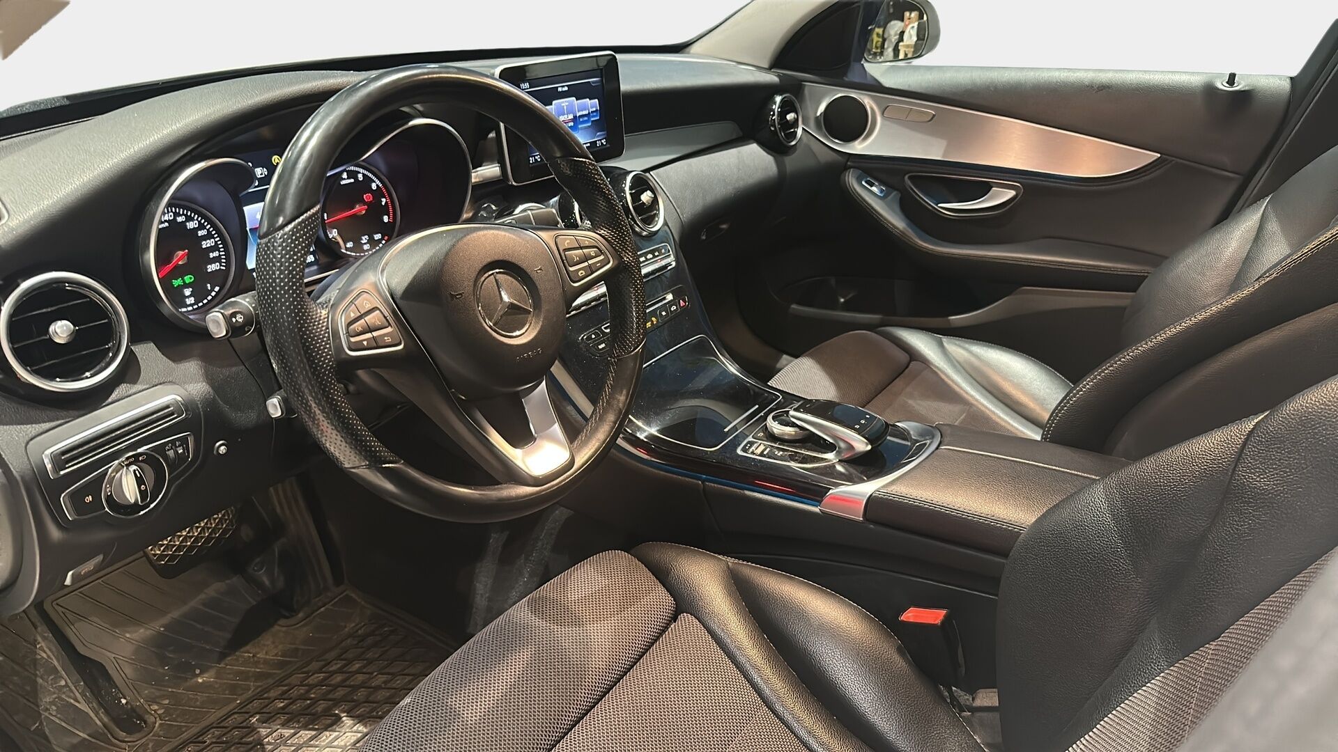 Mercedes-Benz C 2014 180 A Premium / Webasto / Vetokoukku / Sport-penkit / P-Tutkat / Ambient - Hyvät kesä- ja talvirenkaat aluvanteilla! - HULLU BLACKWEEK KORKOTARJOUS 2,49%