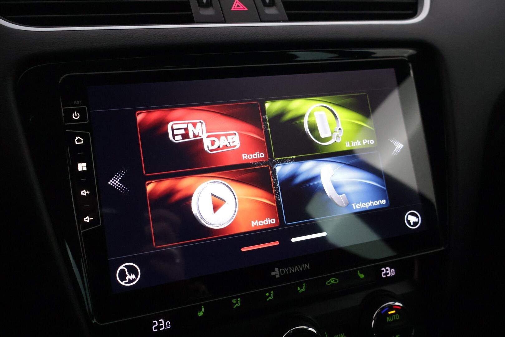 Skoda Octavia 2015 Combi 2,0 TDI RS DSG Autom * ACC / Webasto / Keyless / Sähkökontti / Puolinahat * - Kattavasti huollettu suomi-auto / Erittäin hyvät nastat talveksi - HULLU BLACKWEEK KORKOTARJOUS 2,49%