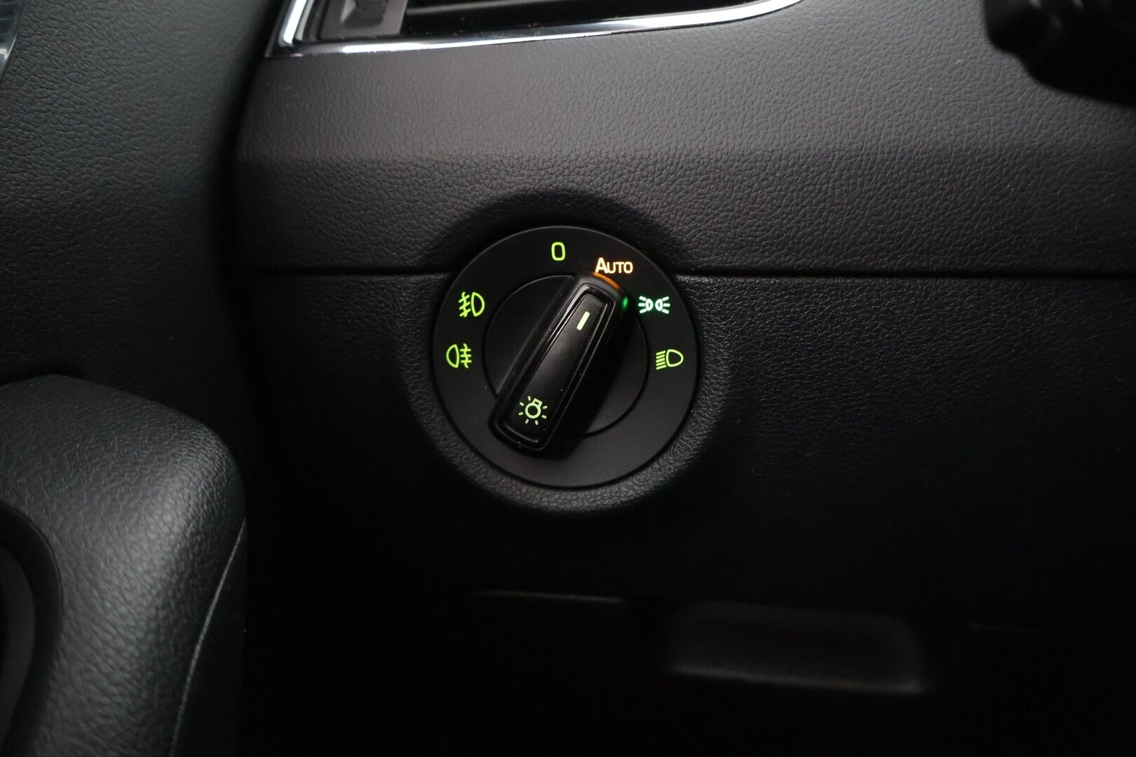 Skoda Octavia 2015 Combi 2,0 TDI RS DSG Autom * ACC / Webasto / Keyless / Sähkökontti / Puolinahat * - Kattavasti huollettu suomi-auto / Erittäin hyvät nastat talveksi - HULLU BLACKWEEK KORKOTARJOUS 2,49%