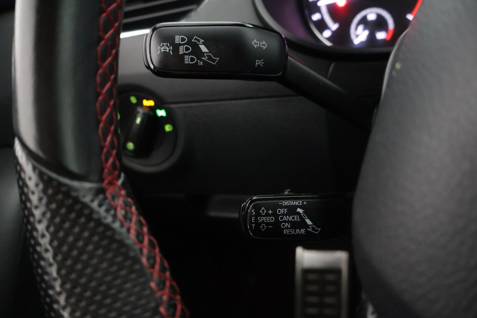 Skoda Octavia 2015 Combi 2,0 TDI RS DSG Autom * ACC / Webasto / Keyless / Sähkökontti / Puolinahat * - Kattavasti huollettu suomi-auto / Erittäin hyvät nastat talveksi - HULLU BLACKWEEK KORKOTARJOUS 2,49%