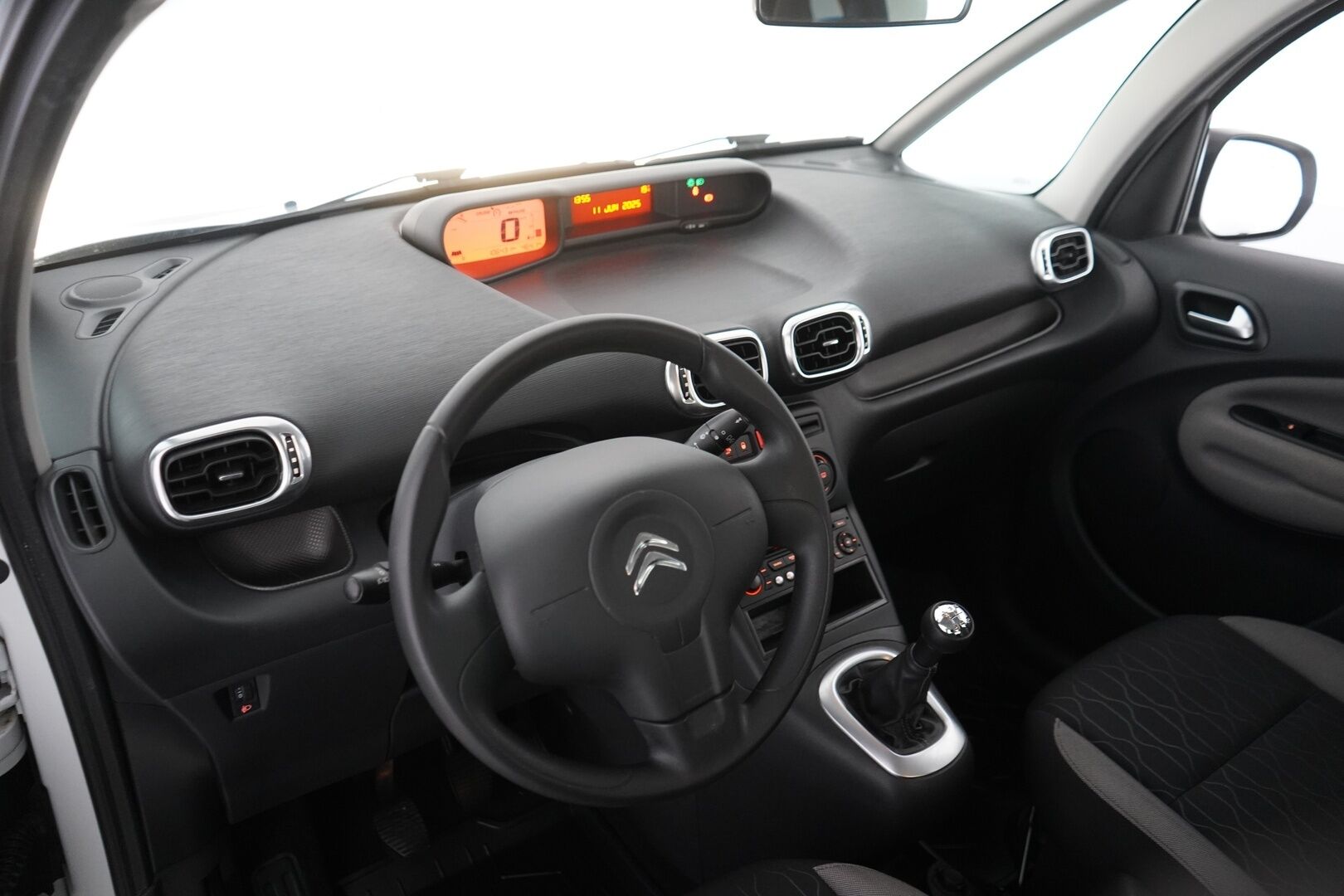 Citroen C3 Picasso 2016 PureTech 110 Premium *Koukku / Lohko / Vakkari / Tutkat* - Viimeisin huolto 104tkm / Kahdet renkaat / Uusi tuulilasi / Todella hyvä huoltohistoria / Suomi-auto