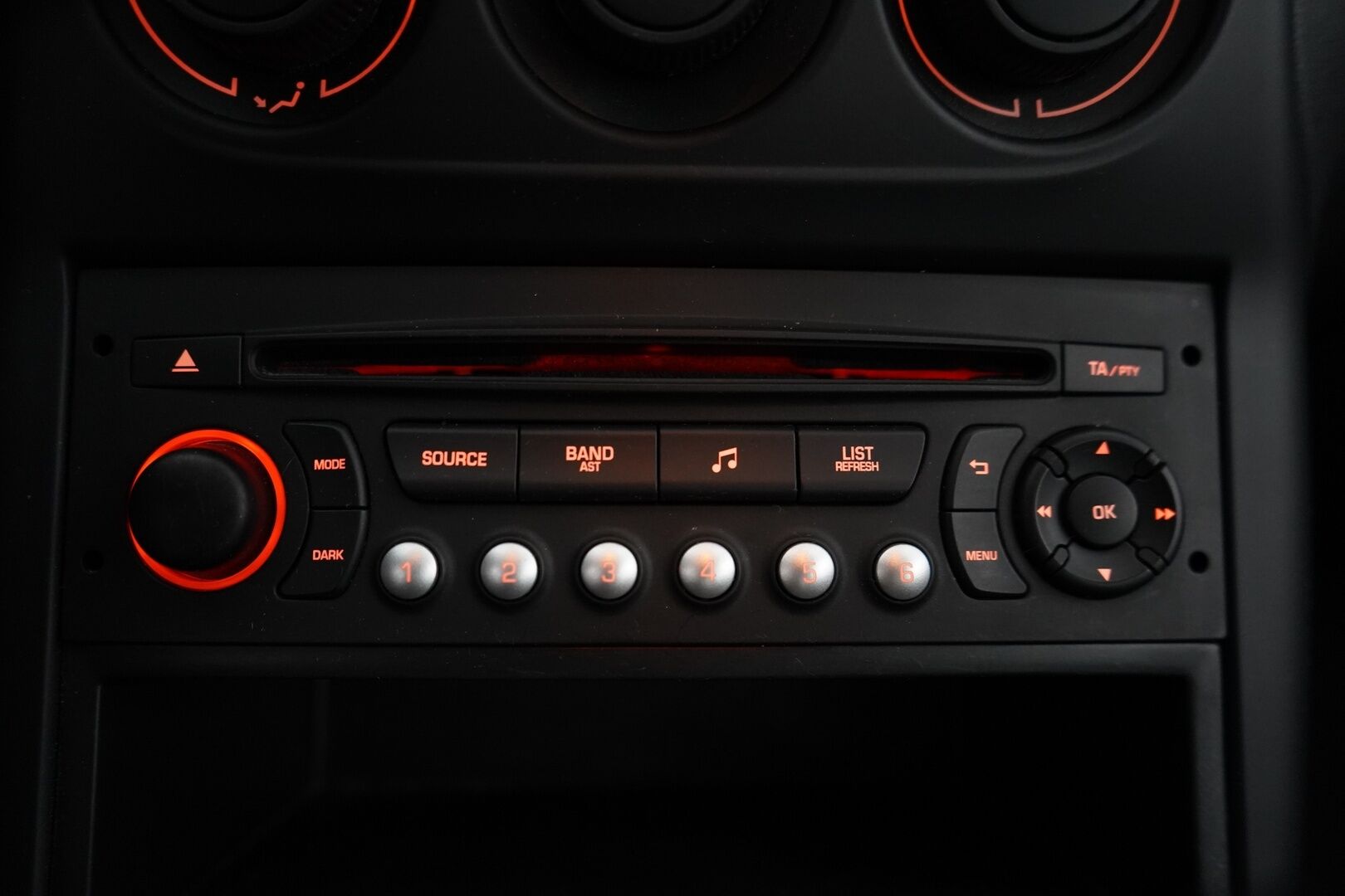 Citroen C3 Picasso 2016 PureTech 110 Premium *Koukku / Lohko / Vakkari / Tutkat* - Viimeisin huolto 104tkm / Kahdet renkaat / Uusi tuulilasi / Todella hyvä huoltohistoria / Suomi-auto