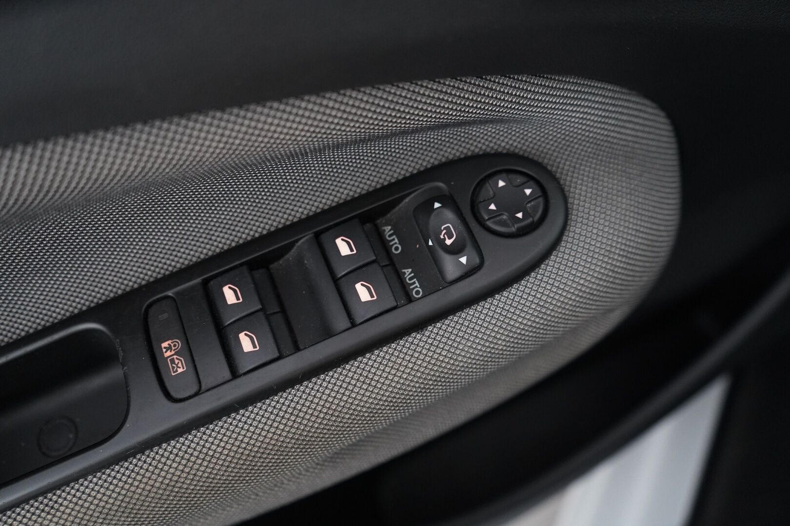 Citroen C3 Picasso 2016 PureTech 110 Premium *Koukku / Lohko / Vakkari / Tutkat* - Viimeisin huolto 104tkm / Kahdet renkaat / Uusi tuulilasi / Todella hyvä huoltohistoria / Suomi-auto