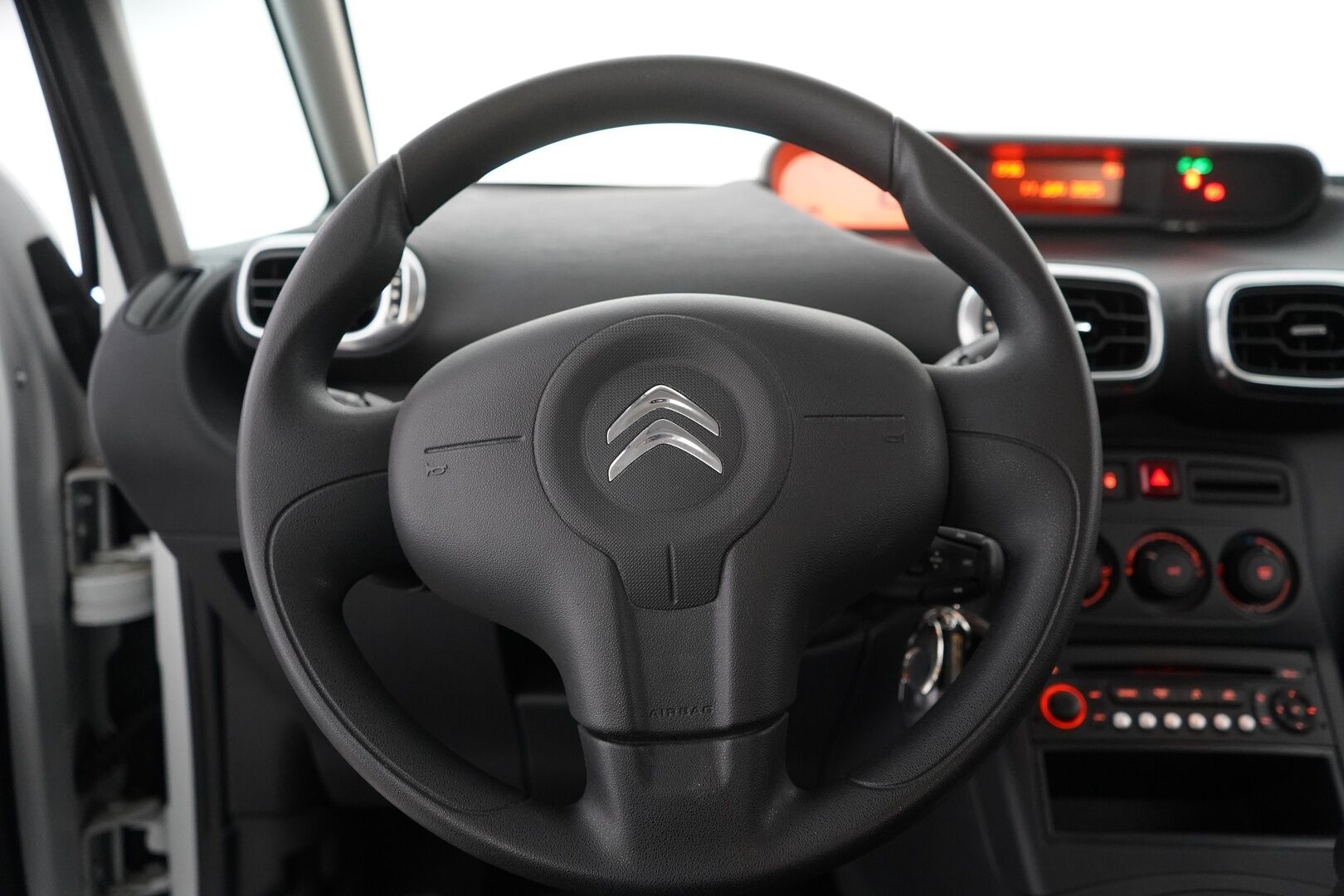Citroen C3 Picasso 2016 PureTech 110 Premium *Koukku / Lohko / Vakkari / Tutkat* - Viimeisin huolto 104tkm / Kahdet renkaat / Uusi tuulilasi / Todella hyvä huoltohistoria / Suomi-auto