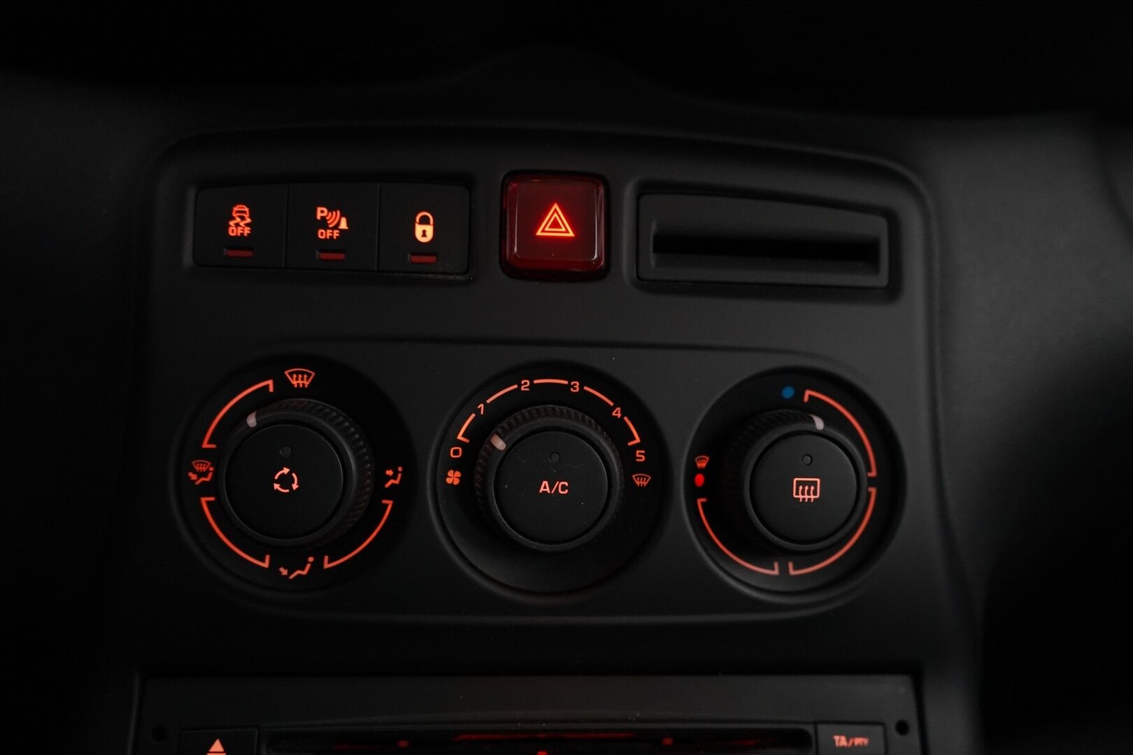 Citroen C3 Picasso 2016 PureTech 110 Premium *Koukku / Lohko / Vakkari / Tutkat* - Viimeisin huolto 104tkm / Kahdet renkaat / Uusi tuulilasi / Todella hyvä huoltohistoria / Suomi-auto