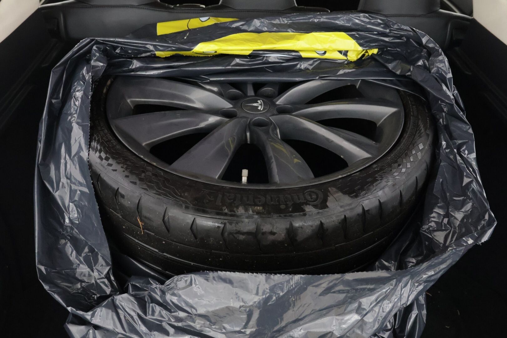 Tesla Model S 2015 70 D - Myydään Huutokaupat.com.ssa! | ACC | 2x renkaat | 84,3% SoH | Navi! | High Perfomance Audio! | Kamera | 2x Avain | - KORKO VAIN 3,99 %
