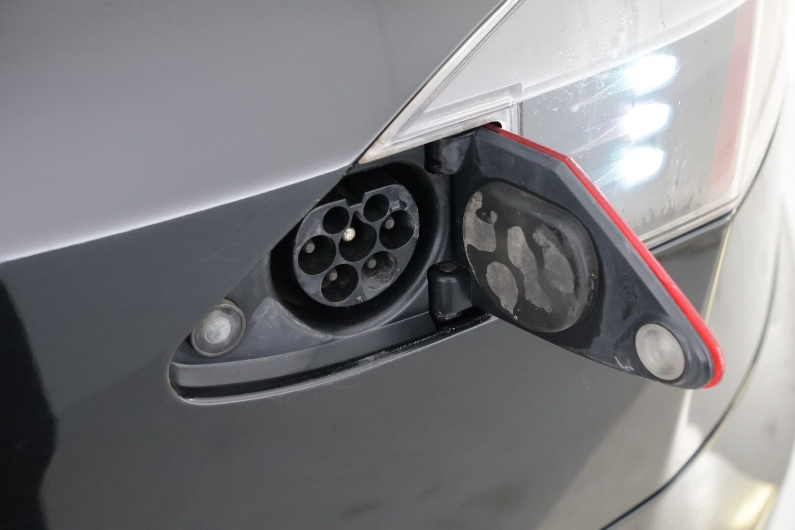 Tesla Model S 2015 70 D - Myydään Huutokaupat.com.ssa! | ACC | 2x renkaat | 84,3% SoH | Navi! | High Perfomance Audio! | Kamera | 2x Avain | - KORKO VAIN 3,99 %