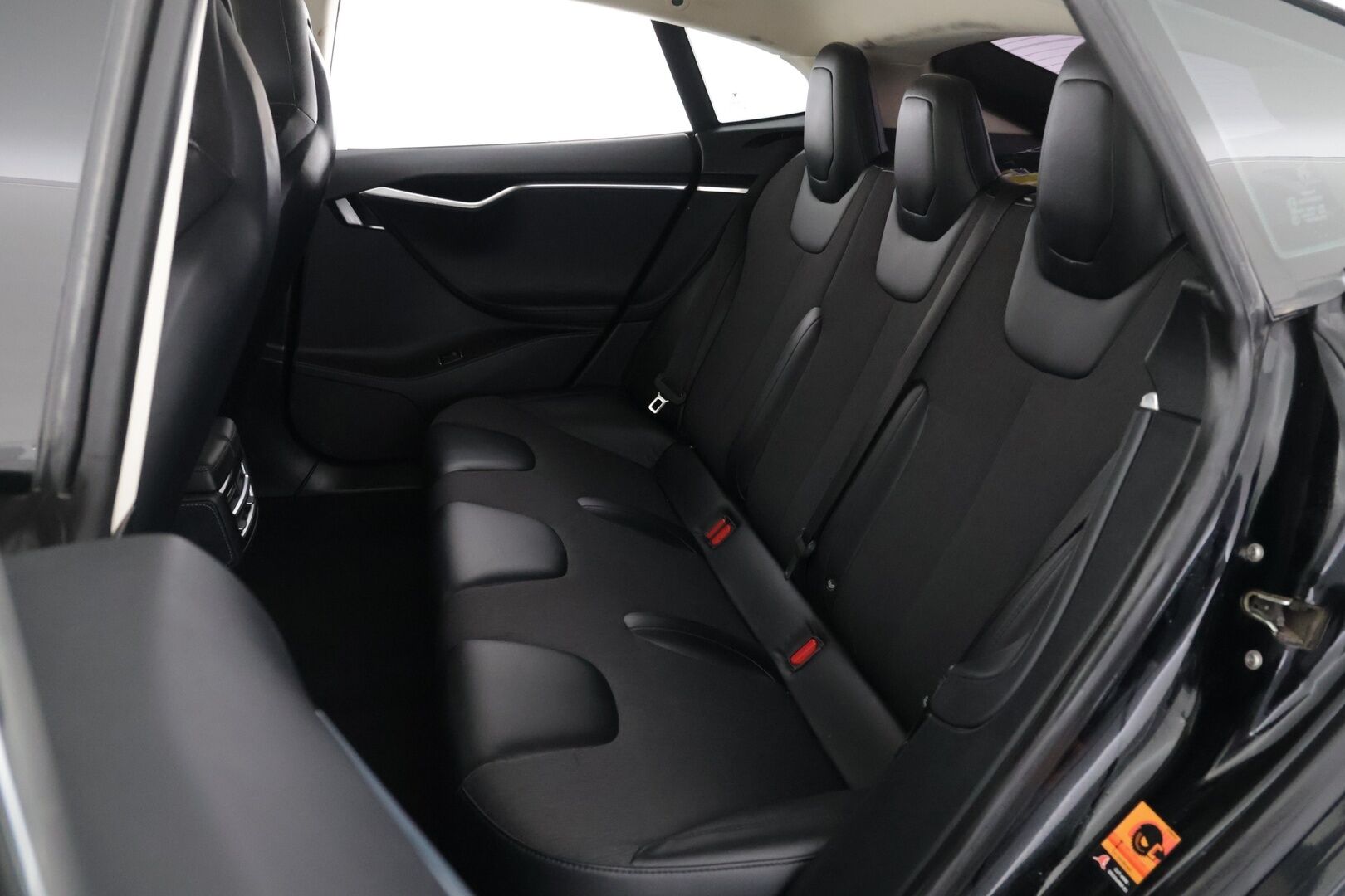 Tesla Model S 2015 70 D - Myydään Huutokaupat.com.ssa! | ACC | 2x renkaat | 84,3% SoH | Navi! | High Perfomance Audio! | Kamera | 2x Avain | - KORKO VAIN 3,99 %