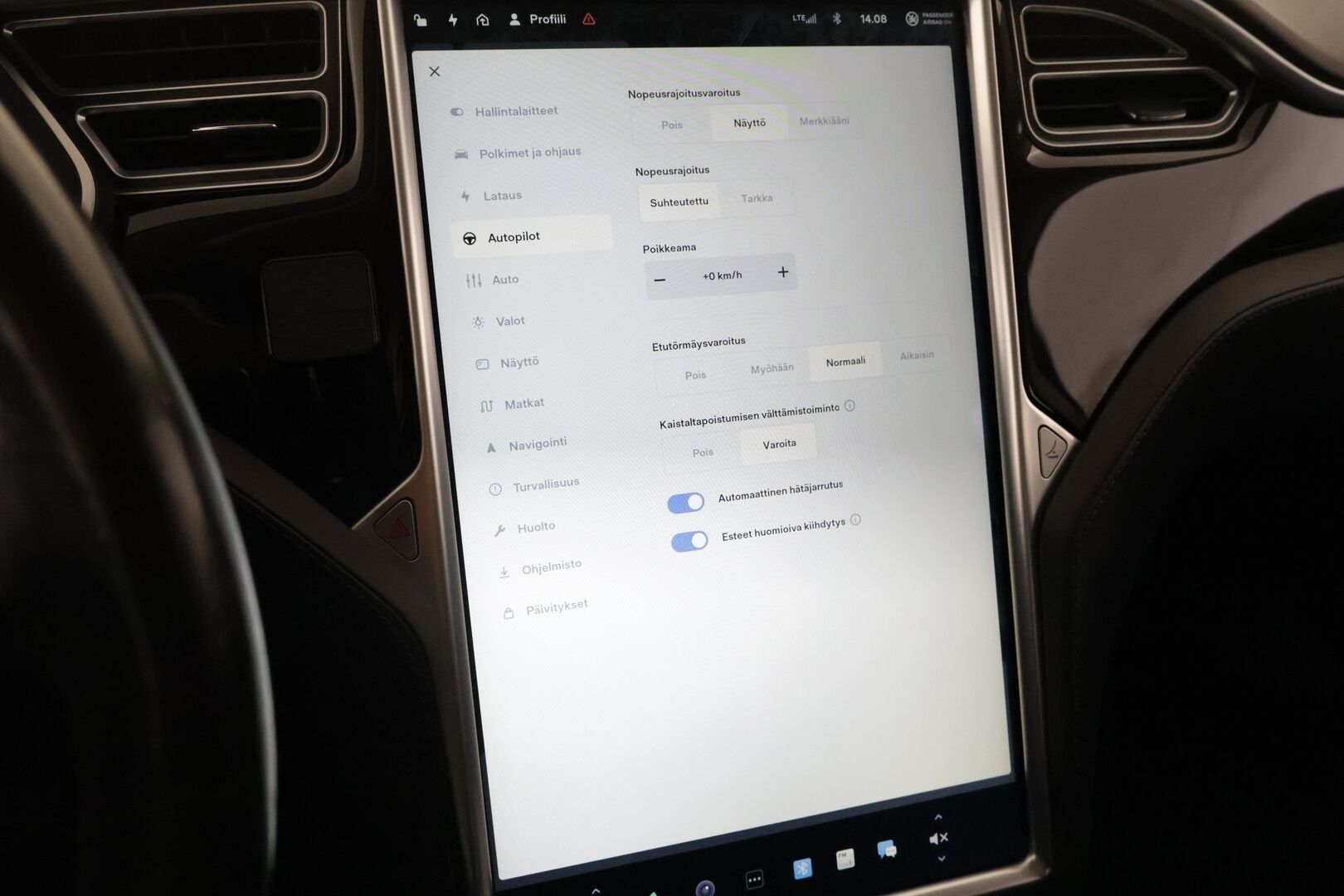 Tesla Model S 2015 70 D - Myydään Huutokaupat.com.ssa! | ACC | 2x renkaat | 84,3% SoH | Navi! | High Perfomance Audio! | Kamera | 2x Avain | - KORKO VAIN 3,99 %