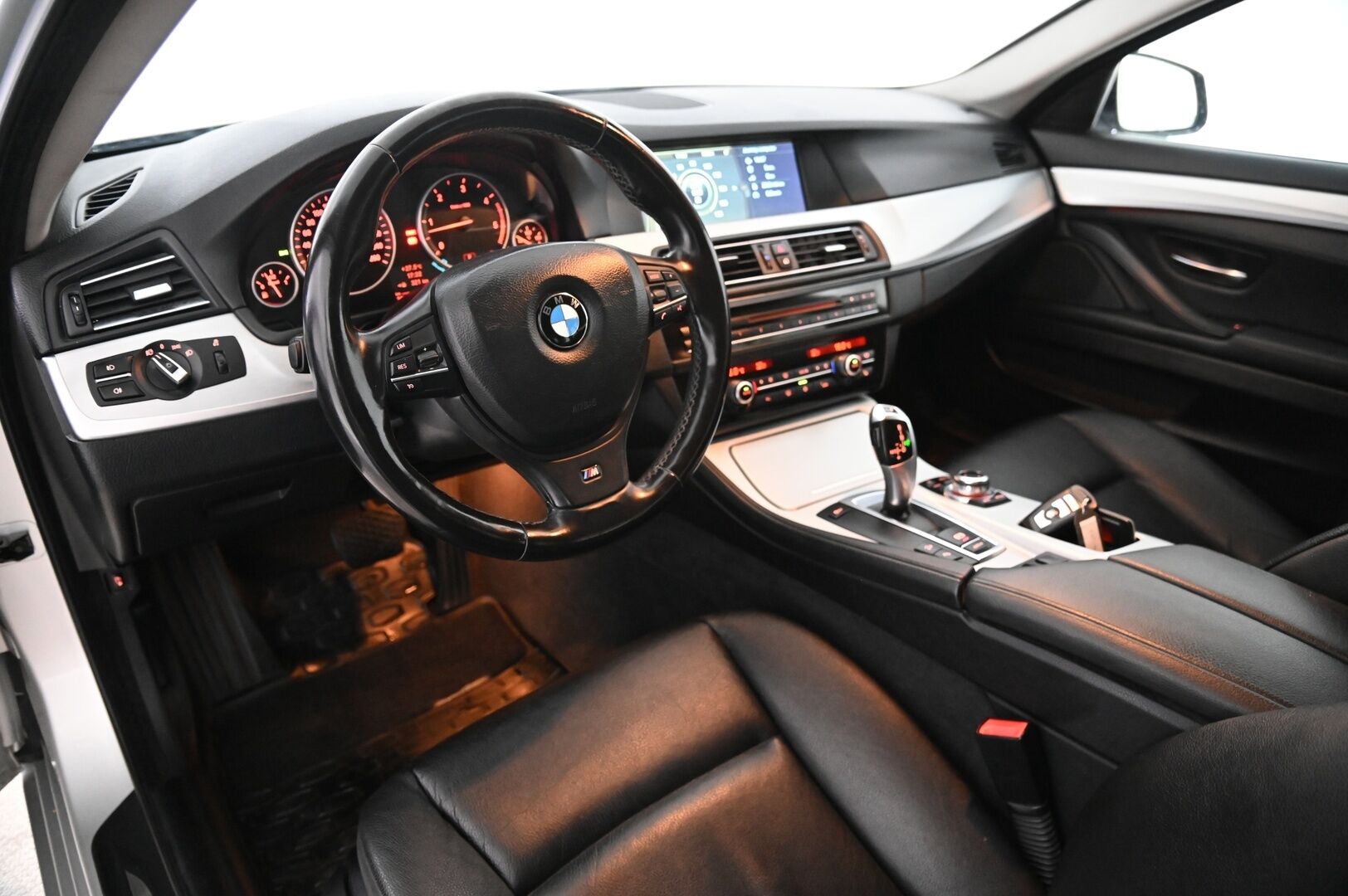 BMW 530 2012 d Xdrive *M-Sport Ratti/  Panoraama/  Kamera/  Nahat/  Koukku*