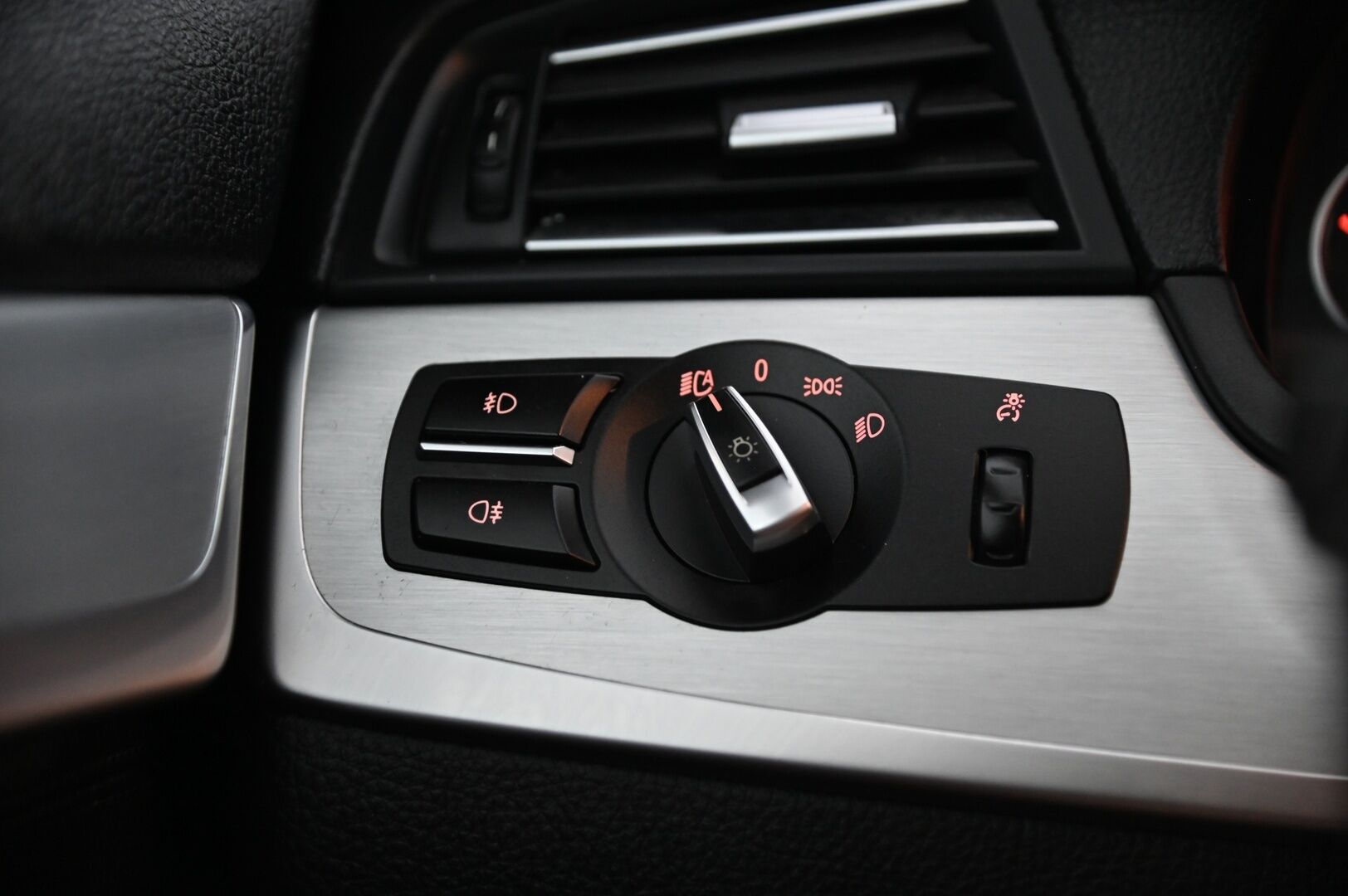 BMW 530 2012 d Xdrive *M-Sport Ratti/  Panoraama/  Kamera/  Nahat/  Koukku*