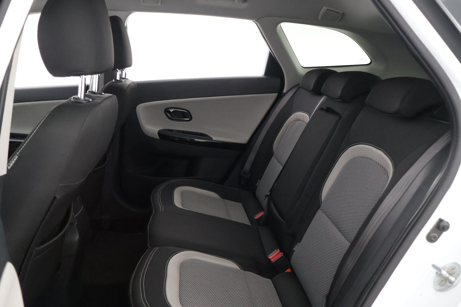 Kia cee'd 2015 1,6 ISG EX SW EcoDynamics * / Vakkari / Ratinlämmitin / Vetokoukku / Suomi-auto / Pkamera / Navi / Lohkolämmitin / * - Juuri saapunut / merkkihuollettu / Juuri katsastettu