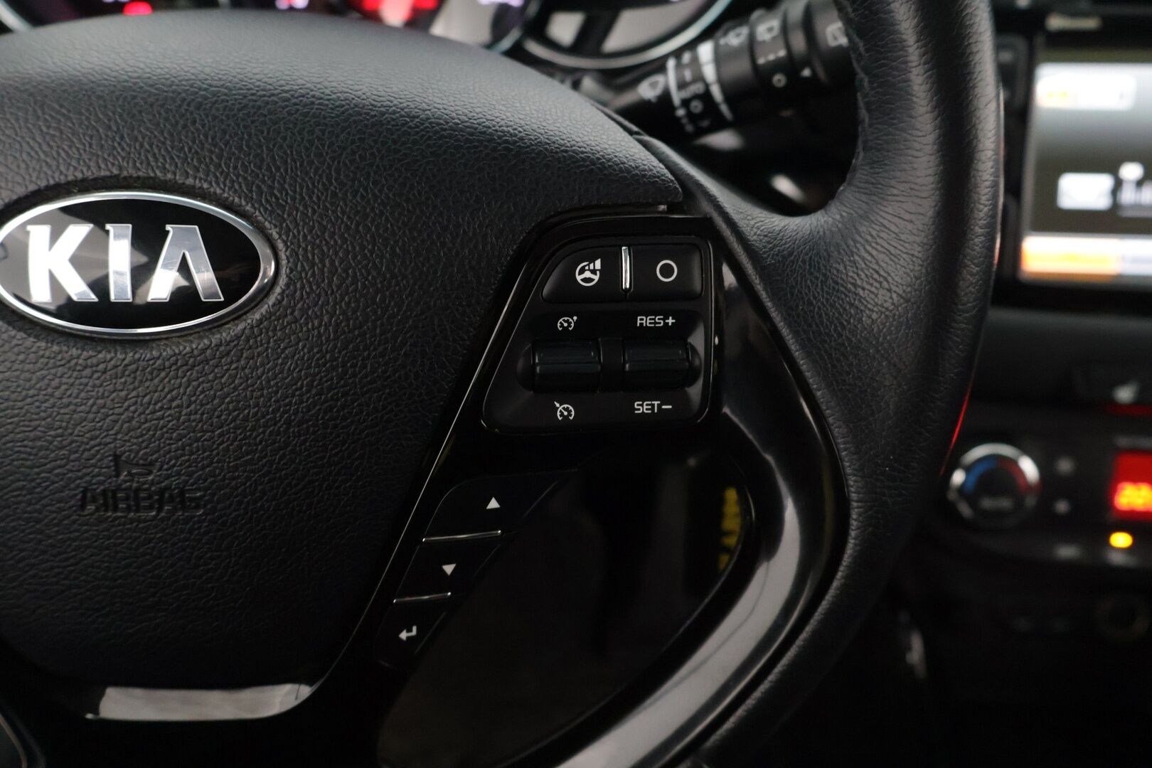 Kia cee'd 2015 1,6 ISG EX SW EcoDynamics * / Vakkari / Ratinlämmitin / Vetokoukku / Suomi-auto / Pkamera / Navi / Lohkolämmitin / * - Juuri saapunut / merkkihuollettu / Juuri katsastettu