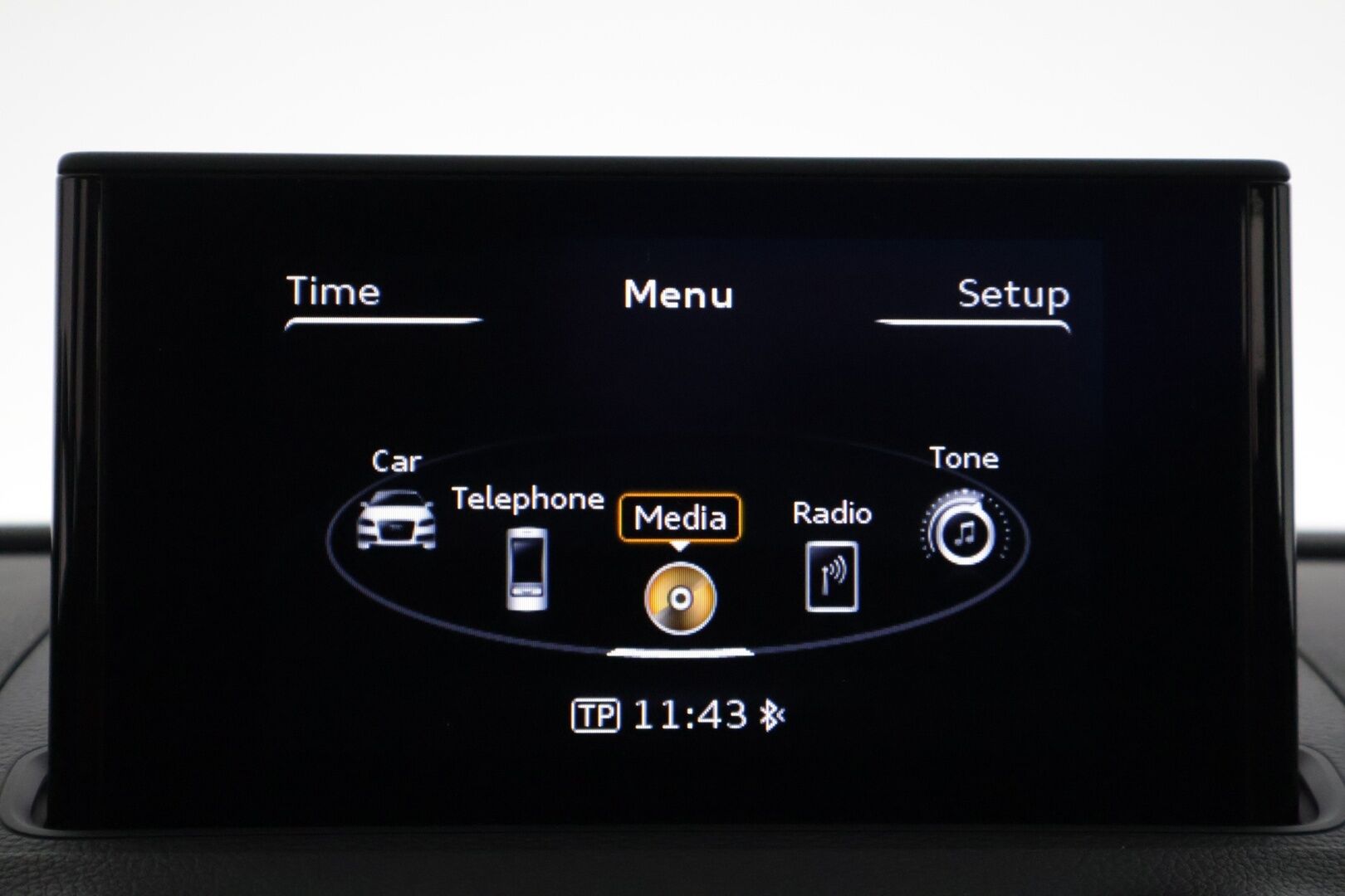 Audi A3 2015 Sedan Land of quattro Edition 2,0 TDI 135 kW quattro S tronic * Adapt. Vakkari / Tutkat / Urheiluistuimet / Xenon * - * Kovasti varusteltu Suomi-auto / Quattro / Lohko+sisä / Kaukovaloautomatiikka / 2x Avain *