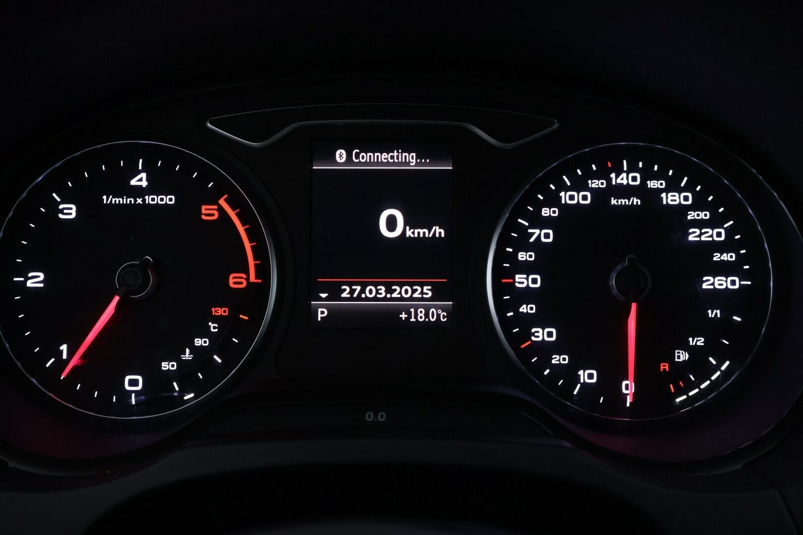 Audi A3 2015 Sedan Land of quattro Edition 2,0 TDI 135 kW quattro S tronic * Adapt. Vakkari / Tutkat / Urheiluistuimet / Xenon * - * Kovasti varusteltu Suomi-auto / Quattro / Lohko+sisä / Kaukovaloautomatiikka / 2x Avain *