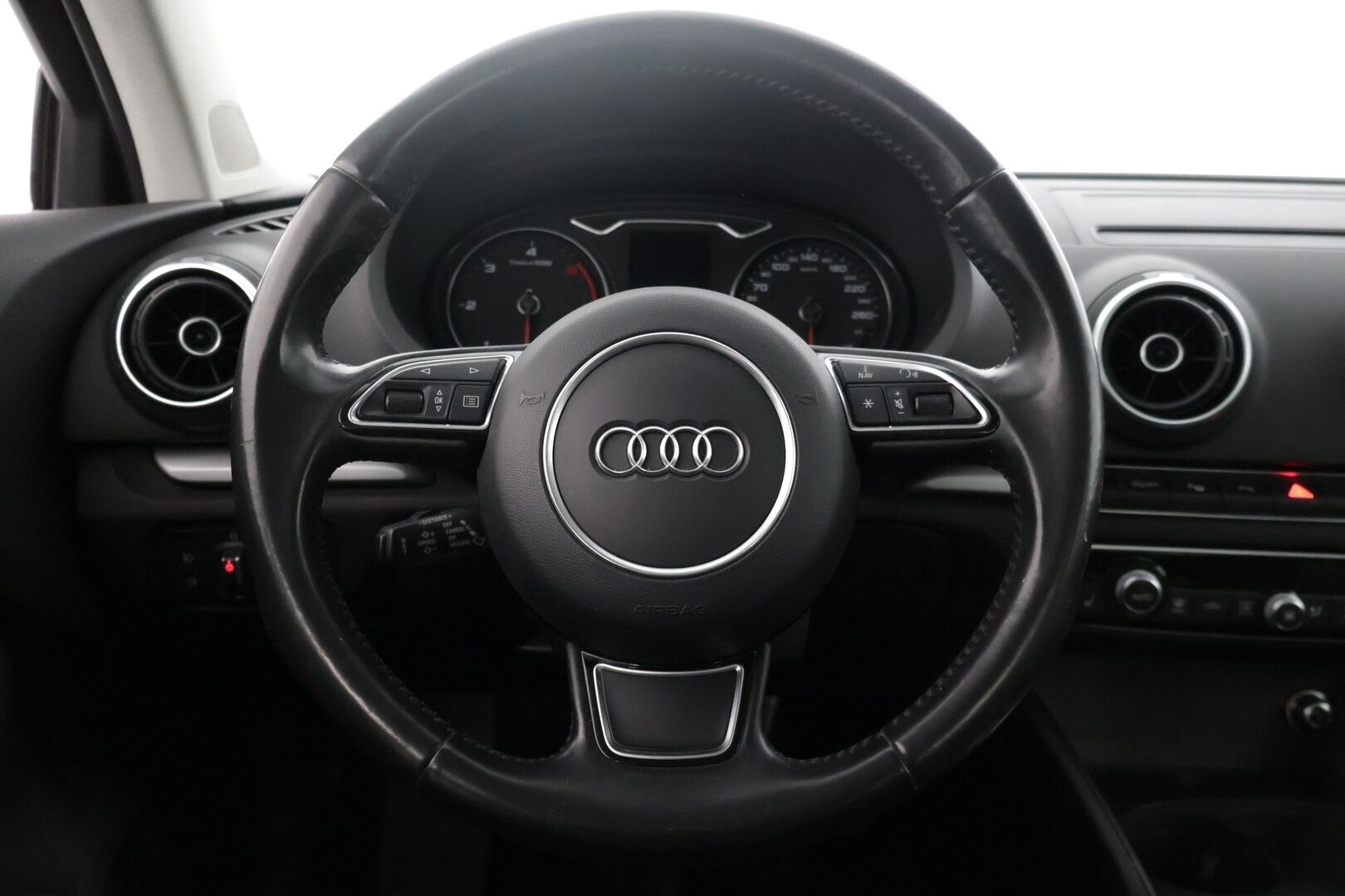 Audi A3 2015 Sedan Land of quattro Edition 2,0 TDI 135 kW quattro S tronic * Adapt. Vakkari / Tutkat / Urheiluistuimet / Xenon * - * Kovasti varusteltu Suomi-auto / Quattro / Lohko+sisä / Kaukovaloautomatiikka / 2x Avain *