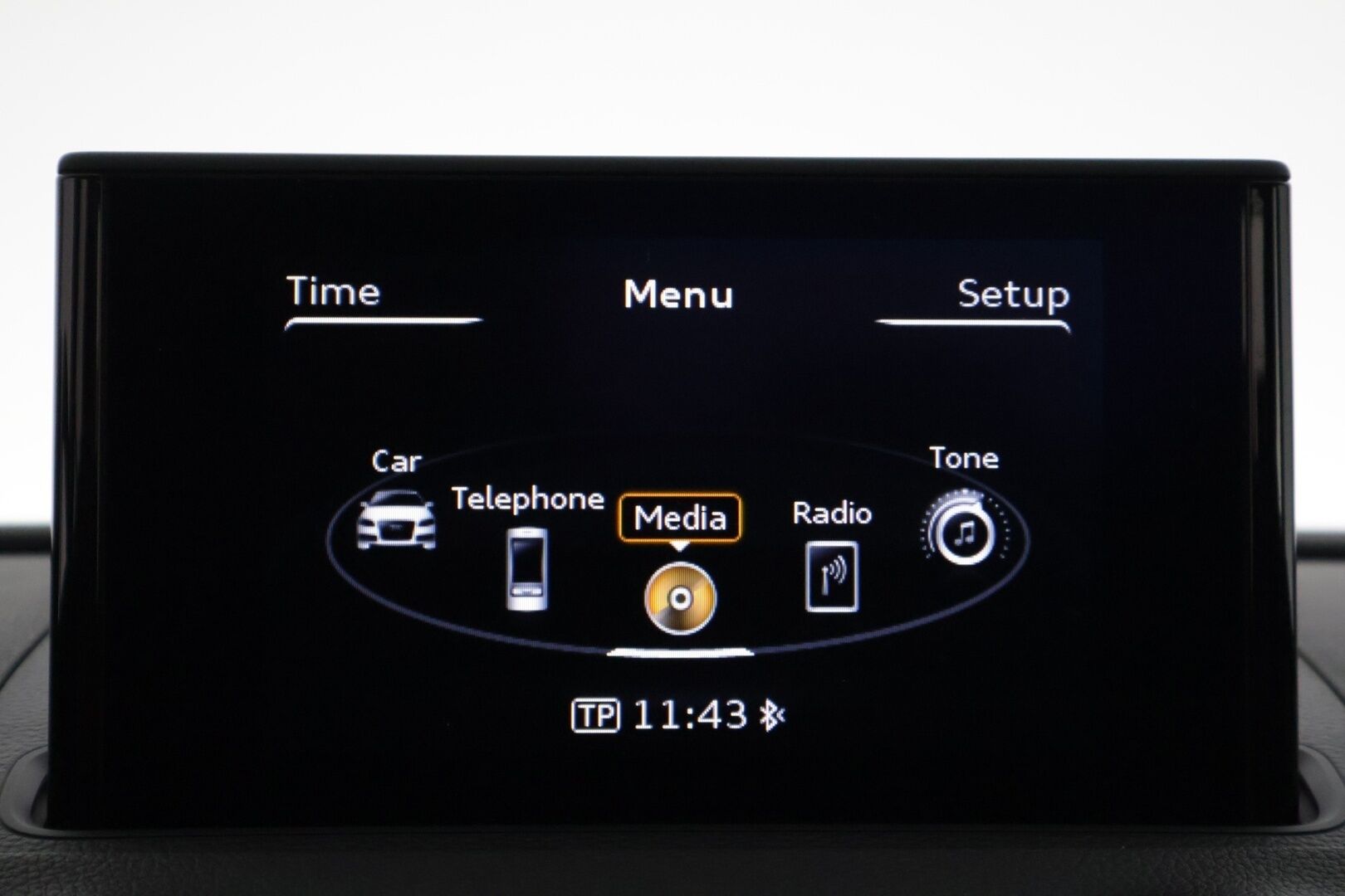 Audi A3 2015 Sedan Land of quattro Edition 2,0 TDI 135 kW quattro S tronic * Adapt. Vakkari / Tutkat / Urheiluistuimet / Xenon * - * Kovasti varusteltu Suomi-auto / Quattro / Lohko+sisä / Kaukovaloautomatiikka / 2x Avain *