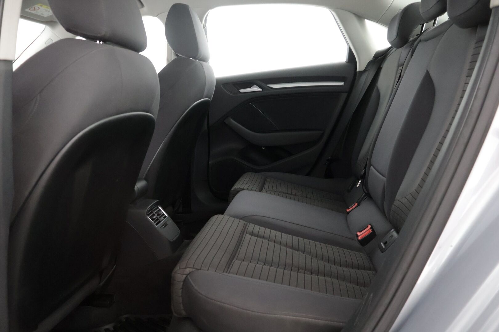 Audi A3 2015 Sedan Land of quattro Edition 2,0 TDI 135 kW quattro S tronic * Adapt. Vakkari / Tutkat / Urheiluistuimet / Xenon * - * Kovasti varusteltu Suomi-auto / Quattro / Lohko+sisä / Kaukovaloautomatiikka / 2x Avain *