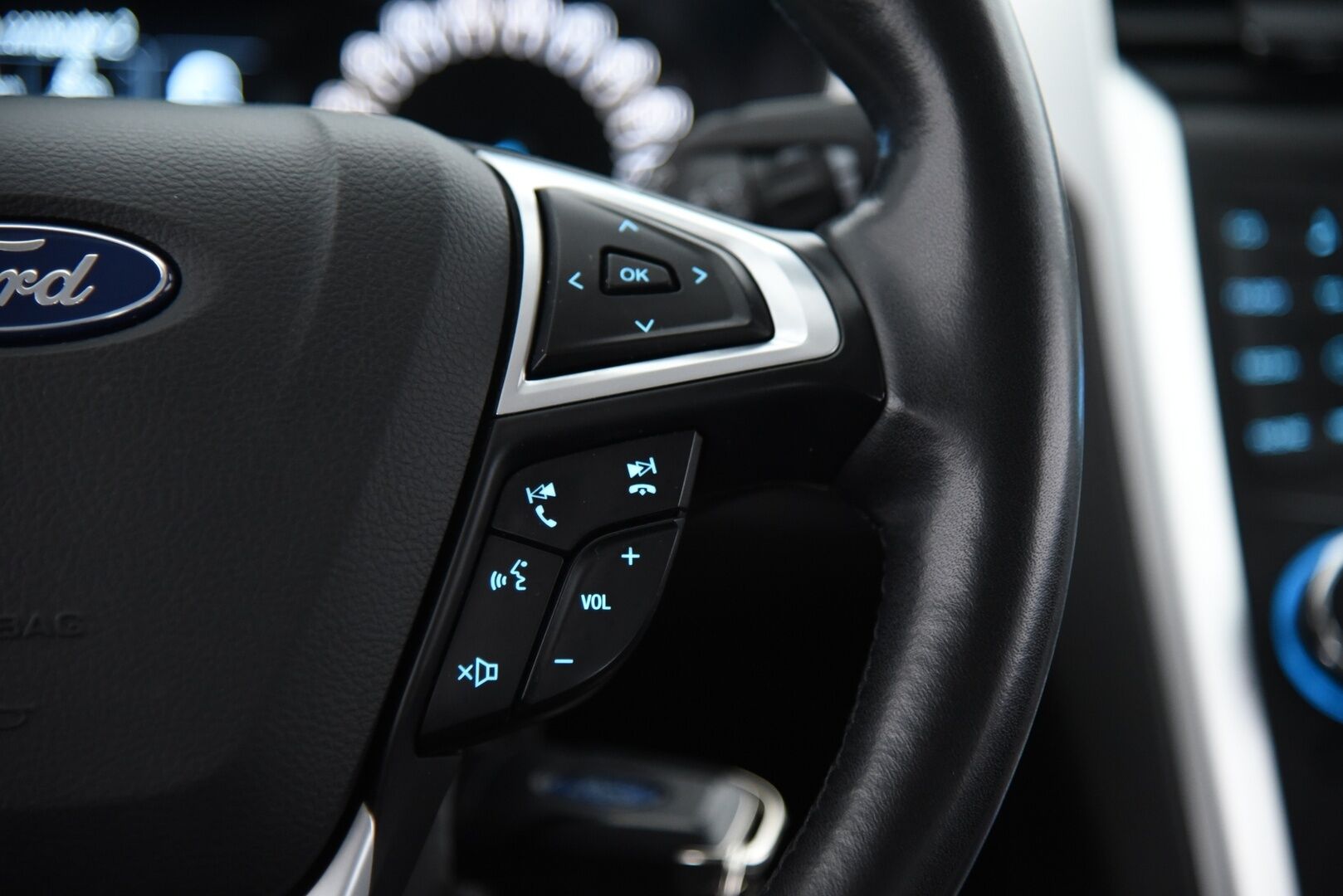 Ford Mondeo 2015 1,5 EcoBoost 160hv M6 Trend 5D / Suomi-Auto / Vakionopeudensäädin / Peruutustutkat / lohkolämmitin / Xenon-valot - Fiksusti varusteltu & Taloudellinen vaihtoehto !