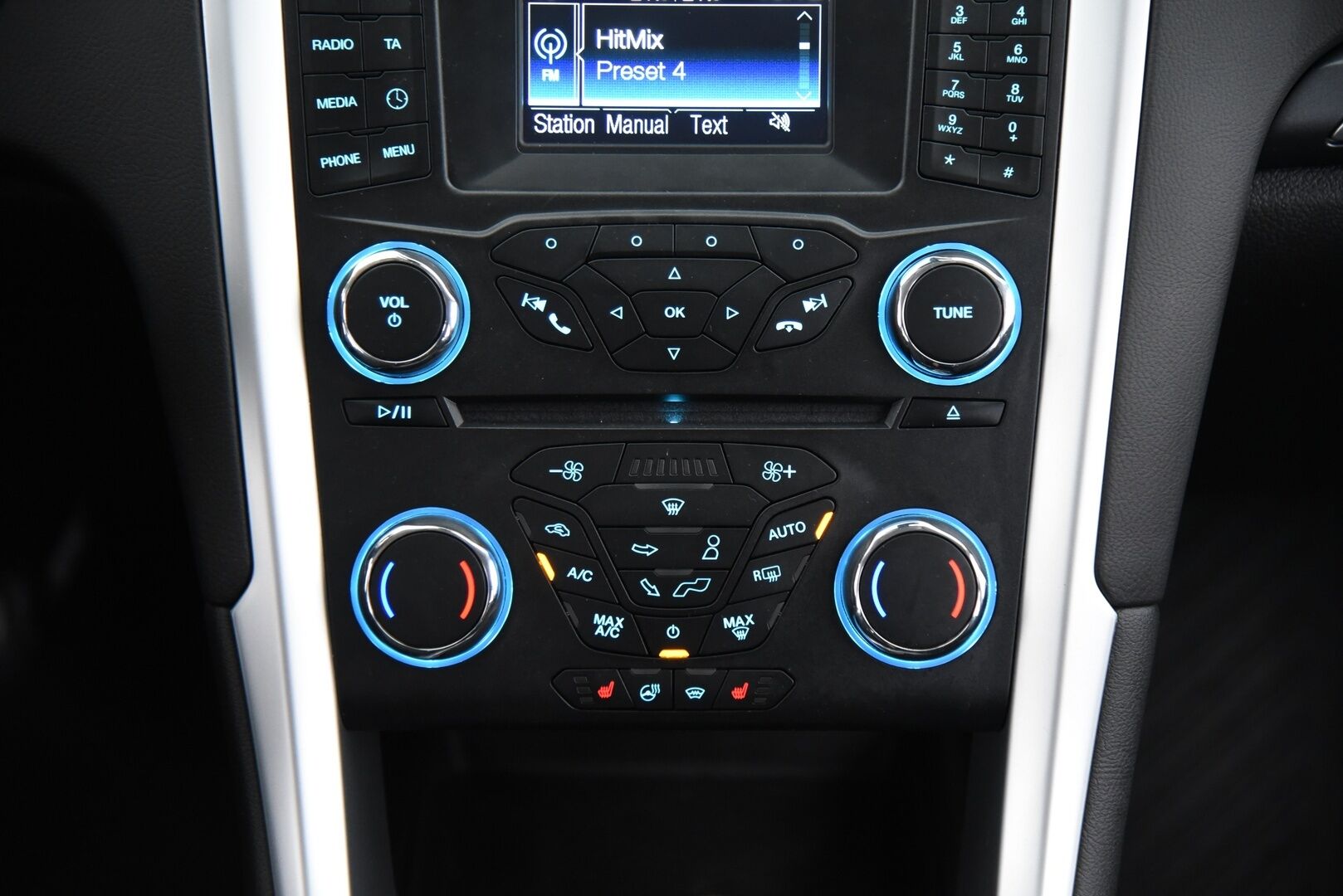 Ford Mondeo 2015 1,5 EcoBoost 160hv M6 Trend 5D / Suomi-Auto / Vakionopeudensäädin / Peruutustutkat / lohkolämmitin / Xenon-valot - Fiksusti varusteltu & Taloudellinen vaihtoehto !