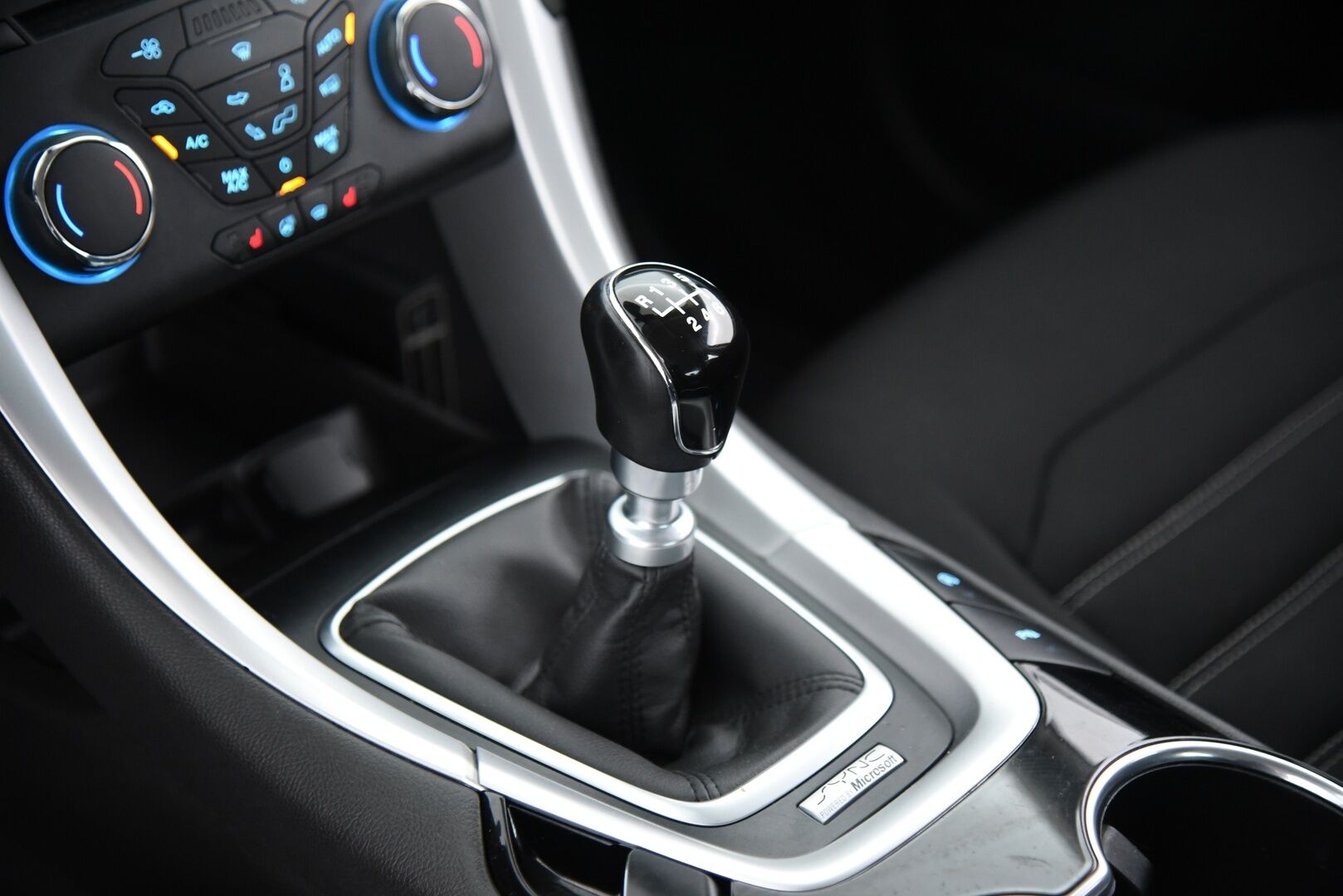 Ford Mondeo 2015 1,5 EcoBoost 160hv M6 Trend 5D / Suomi-Auto / Vakionopeudensäädin / Peruutustutkat / lohkolämmitin / Xenon-valot - Fiksusti varusteltu & Taloudellinen vaihtoehto !