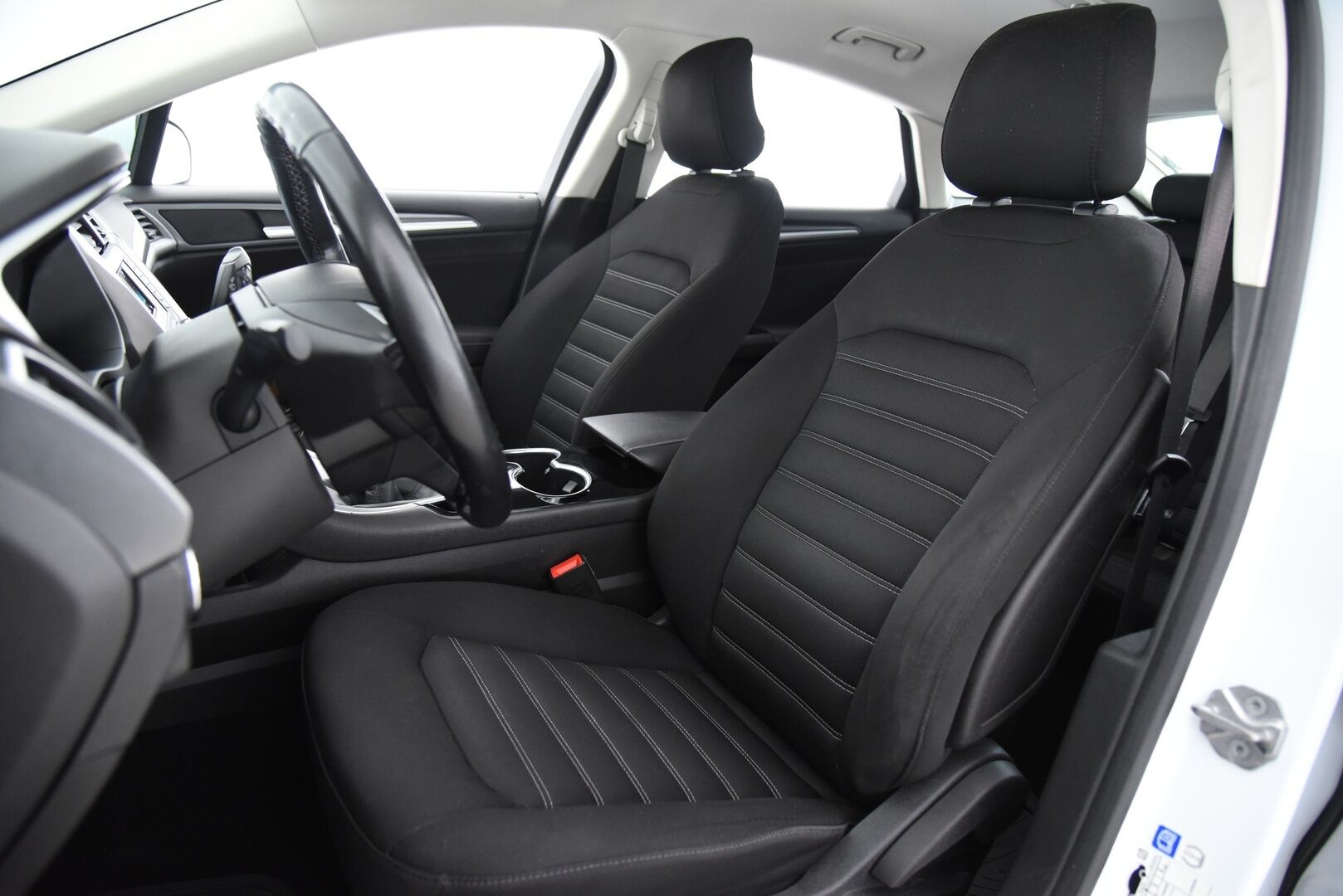 Ford Mondeo 2015 1,5 EcoBoost 160hv M6 Trend 5D / Suomi-Auto / Vakionopeudensäädin / Peruutustutkat / lohkolämmitin / Xenon-valot - Fiksusti varusteltu & Taloudellinen vaihtoehto !