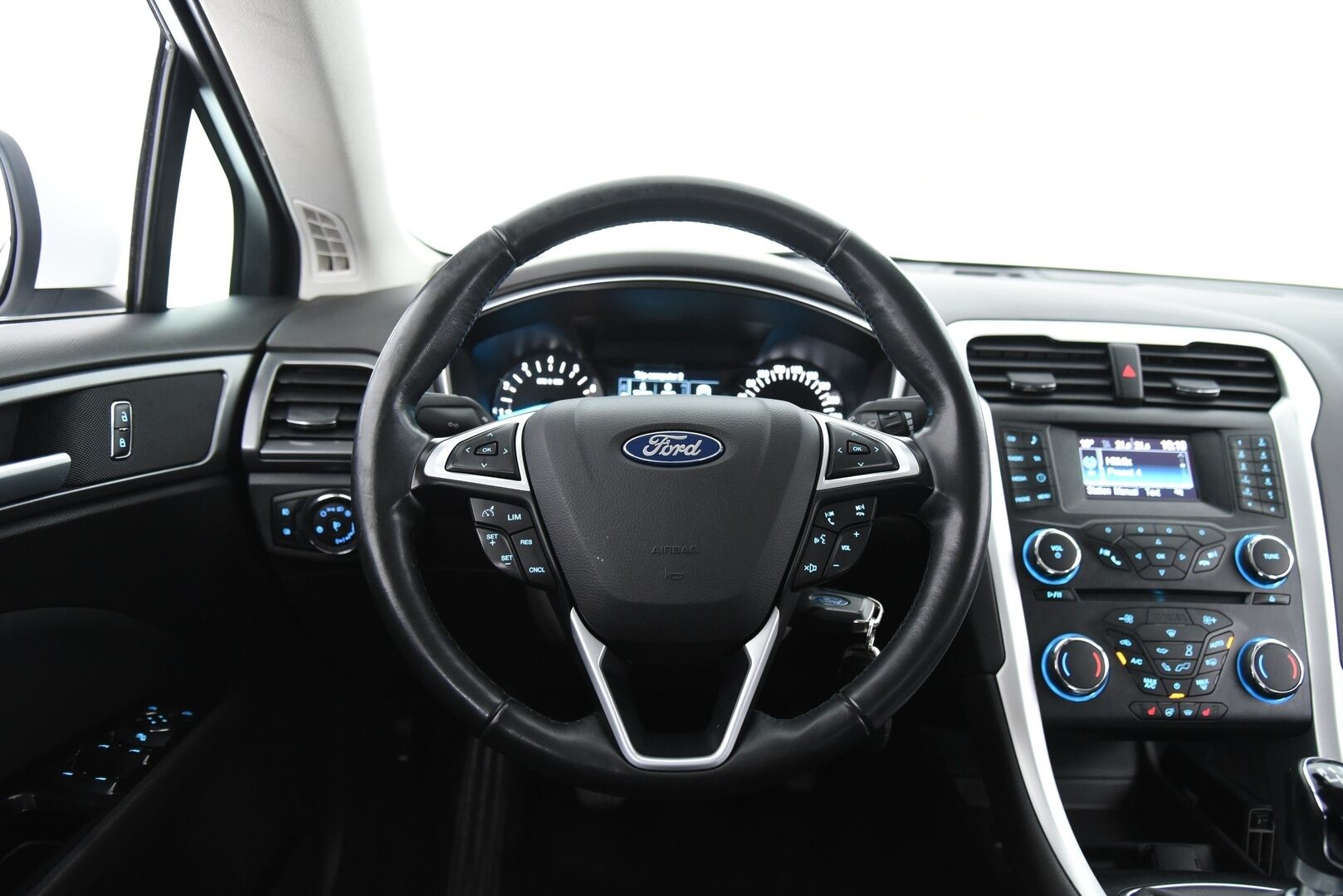 Ford Mondeo 2015 1,5 EcoBoost 160hv M6 Trend 5D / Suomi-Auto / Vakionopeudensäädin / Peruutustutkat / lohkolämmitin / Xenon-valot - Fiksusti varusteltu & Taloudellinen vaihtoehto !