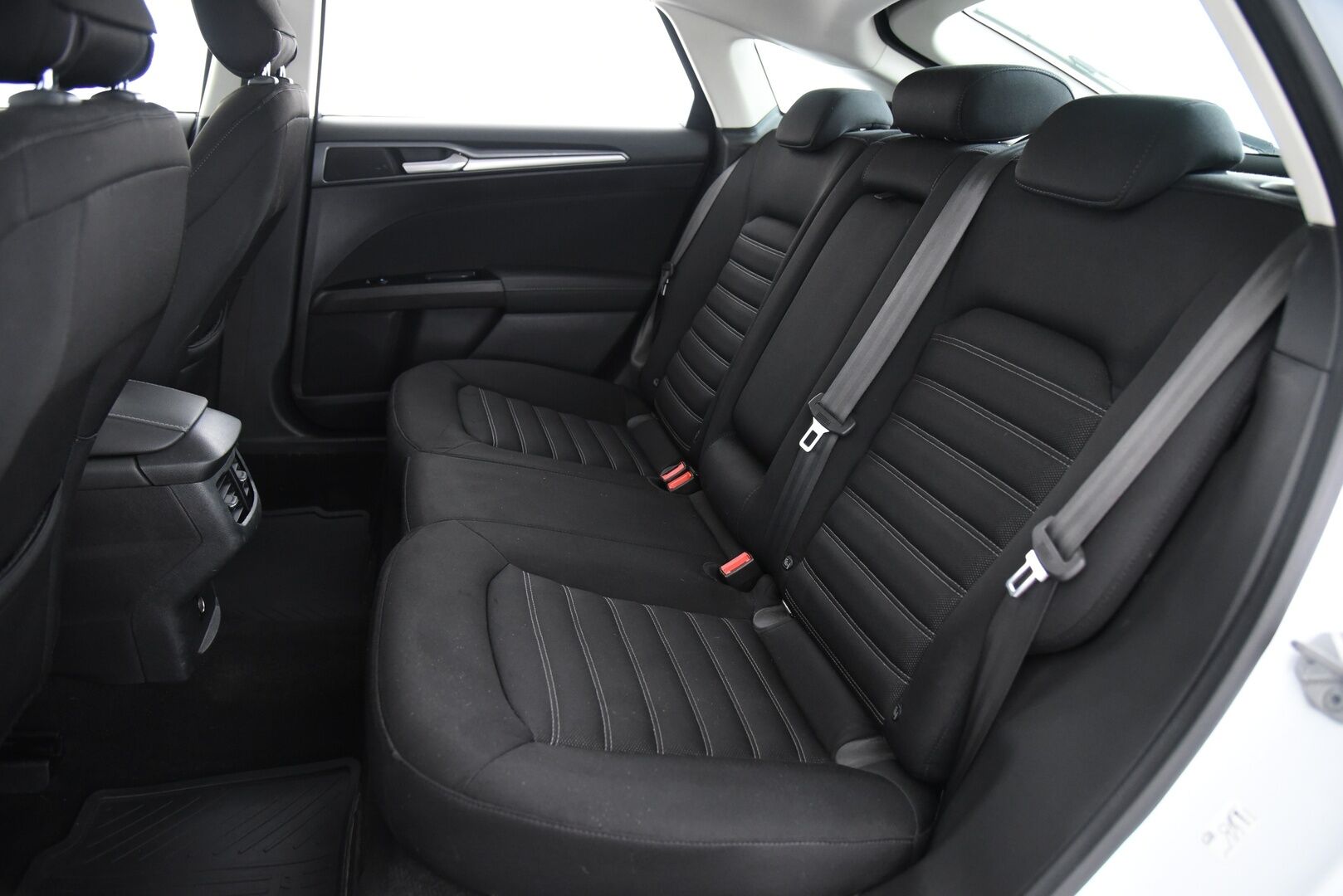 Ford Mondeo 2015 1,5 EcoBoost 160hv M6 Trend 5D / Suomi-Auto / Vakionopeudensäädin / Peruutustutkat / lohkolämmitin / Xenon-valot - Fiksusti varusteltu & Taloudellinen vaihtoehto !