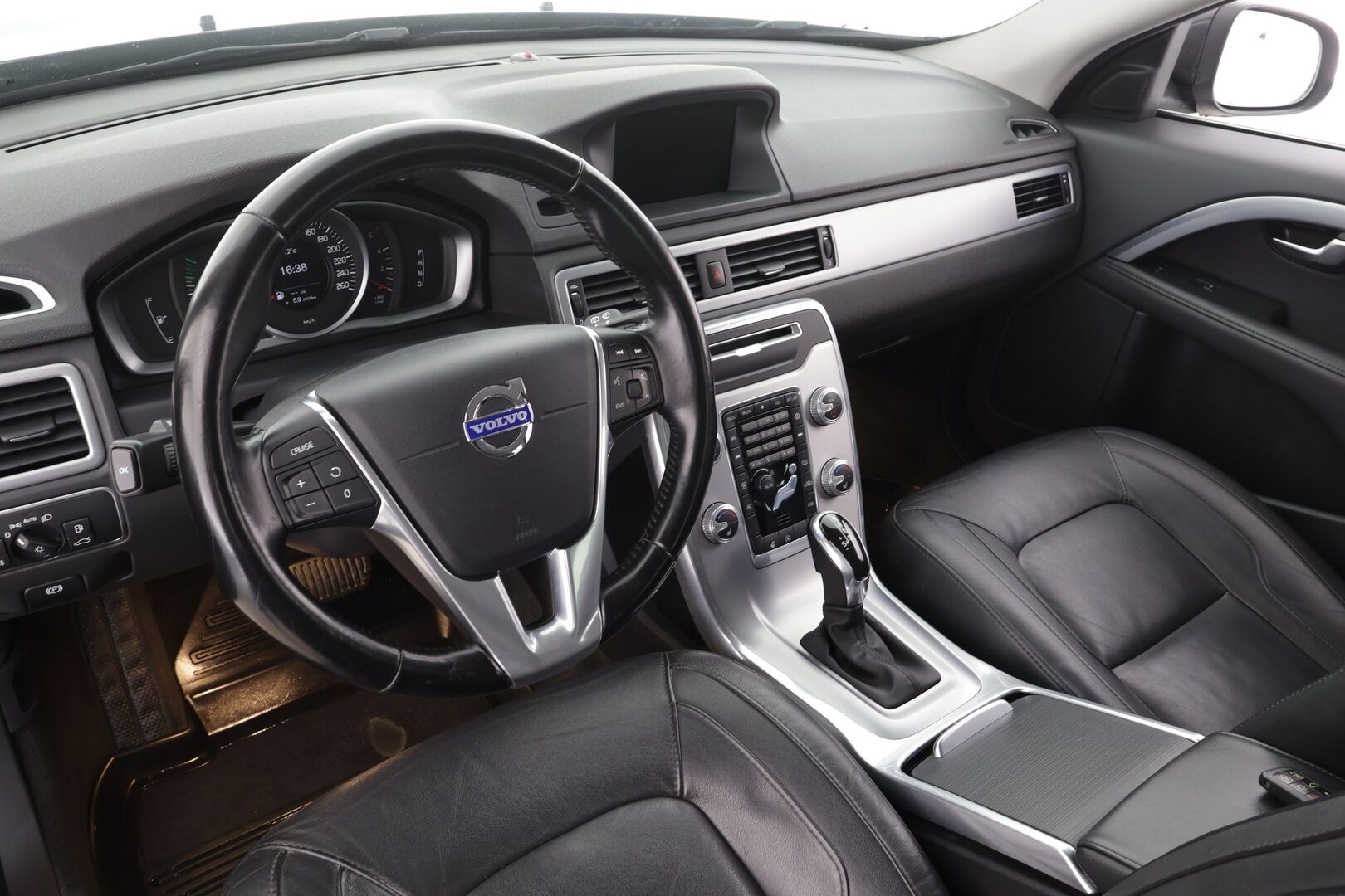 Volvo V70 2015 D4 Classic aut * Webasto / Koukku / Xenon / P.tutka / Vakkari / Ratinlämmitys / Sähköluukku / Keyless * - Suomi-auto / Kahdet renkaat - HULLUT JOULUT KORKOTARJOUS 2,49% 