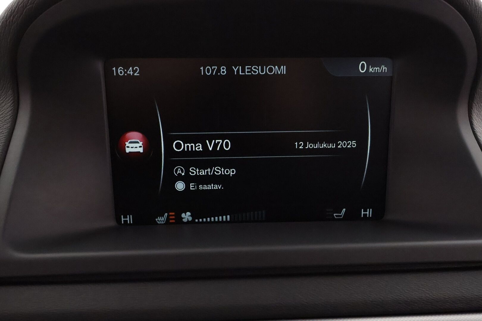 Volvo V70 2015 D4 Classic aut * Webasto / Koukku / Xenon / P.tutka / Vakkari / Ratinlämmitys / Sähköluukku / Keyless * - *Suomi-auto / Kahdet renkaat / EI ADBLUE JÄRJESTELMÄÄ!*