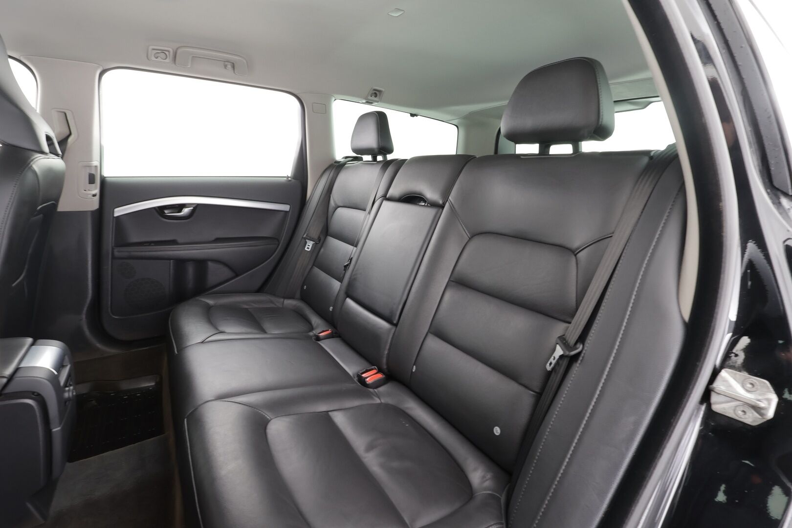 Volvo V70 2015 D4 Classic aut * Webasto / Koukku / Xenon / P.tutka / Vakkari / Ratinlämmitys / Sähköluukku / Keyless * - *Suomi-auto / Kahdet renkaat / EI ADBLUE JÄRJESTELMÄÄ!*