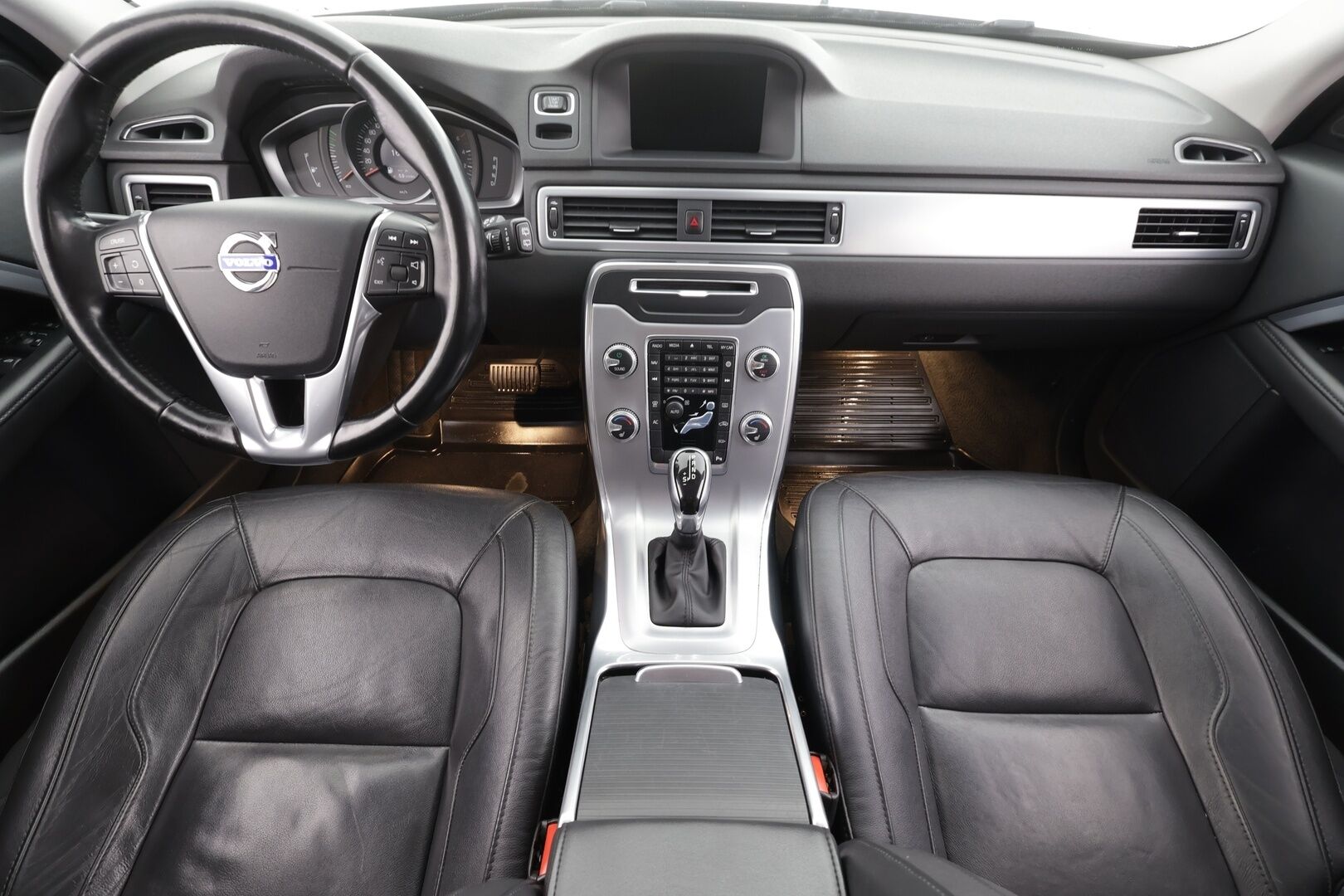 Volvo V70 2015 D4 Classic aut * Webasto / Koukku / Xenon / P.tutka / Vakkari / Ratinlämmitys / Sähköluukku / Keyless * - Suomi-auto / Kahdet renkaat - HULLUT JOULUT KORKOTARJOUS 2,49% 