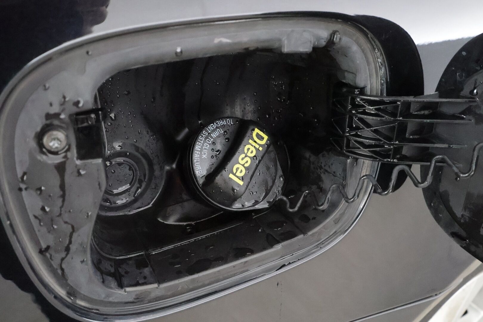 Volvo V70 2015 D4 Classic aut * Webasto / Koukku / Xenon / P.tutka / Vakkari / Ratinlämmitys / Sähköluukku / Keyless * - Suomi-auto / Kahdet renkaat - HULLUT JOULUT KORKOTARJOUS 2,49% 