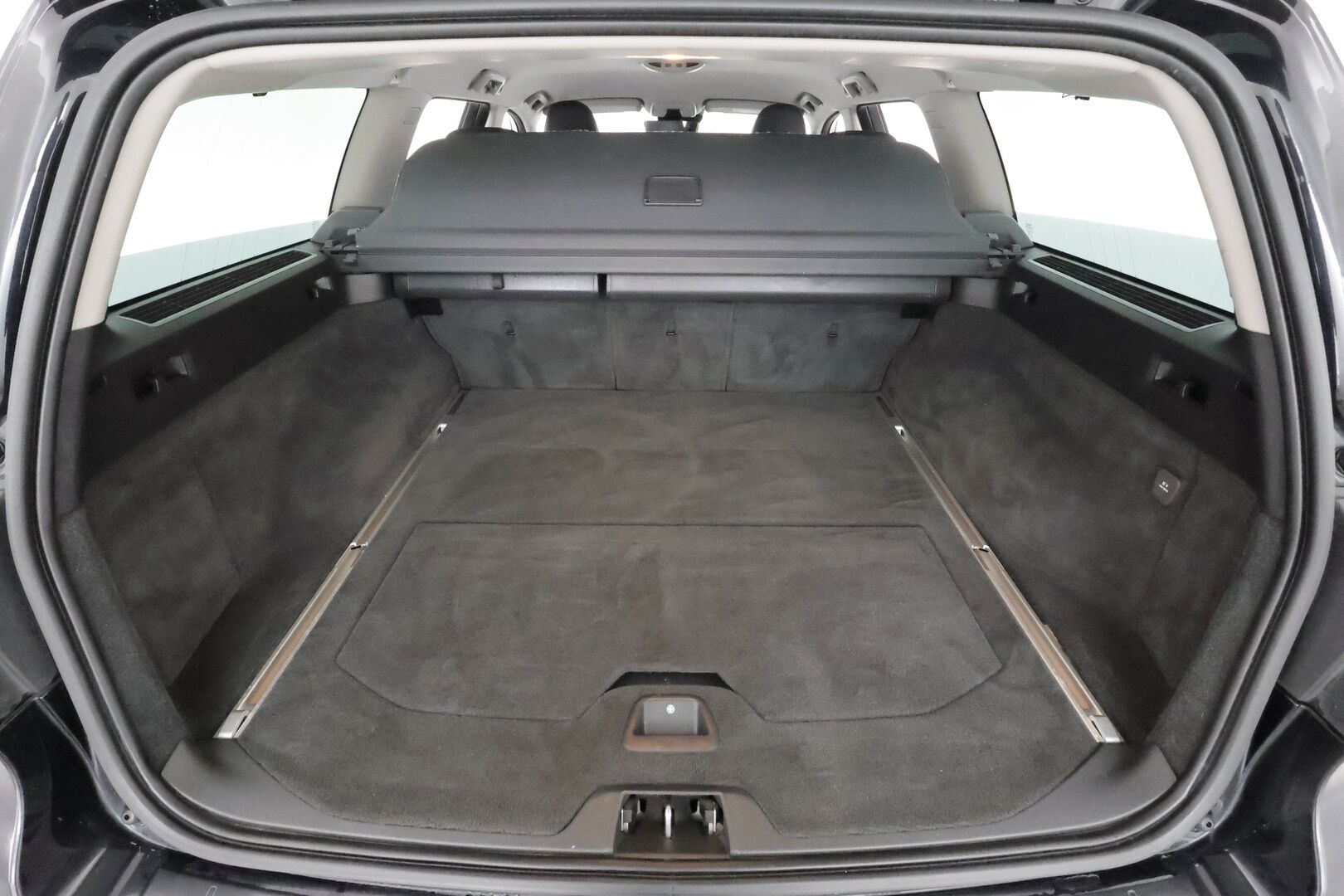 Volvo V70 2015 D4 Classic aut * Webasto / Koukku / Xenon / P.tutka / Vakkari / Ratinlämmitys / Sähköluukku / Keyless * - *Suomi-auto / Kahdet renkaat / EI ADBLUE JÄRJESTELMÄÄ!*