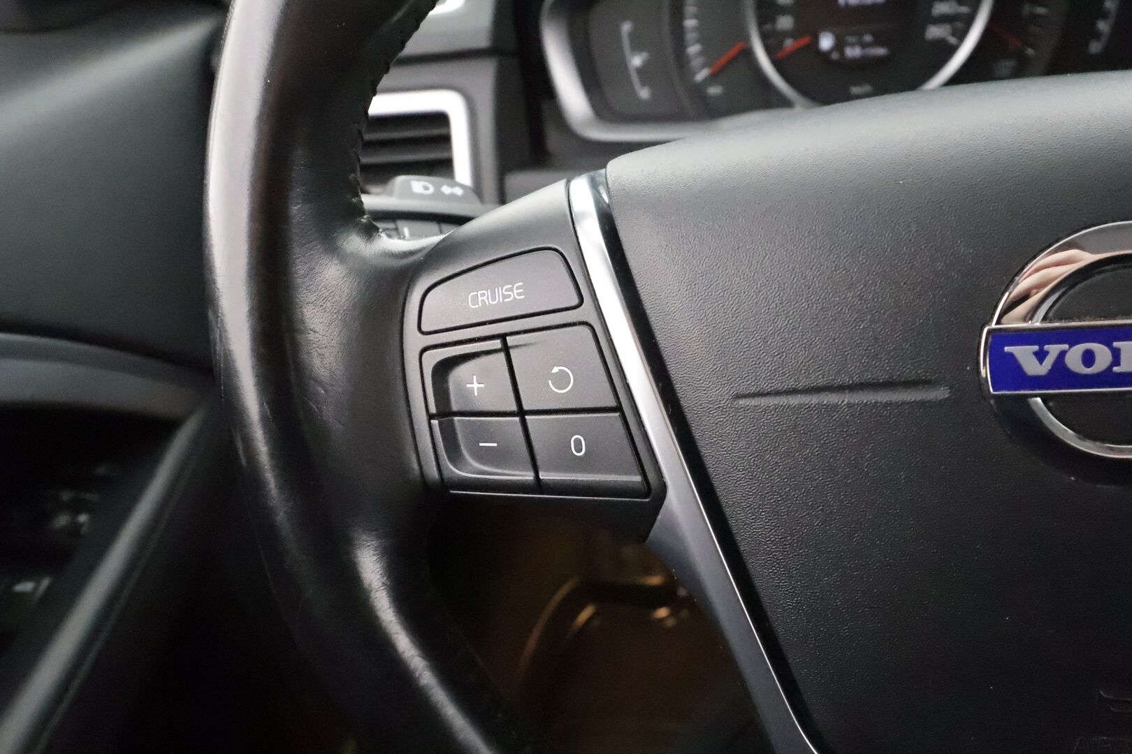 Volvo V70 2015 D4 Classic aut * Webasto / Koukku / Xenon / P.tutka / Vakkari / Ratinlämmitys / Sähköluukku / Keyless * - *Suomi-auto / Kahdet renkaat / EI ADBLUE JÄRJESTELMÄÄ!*