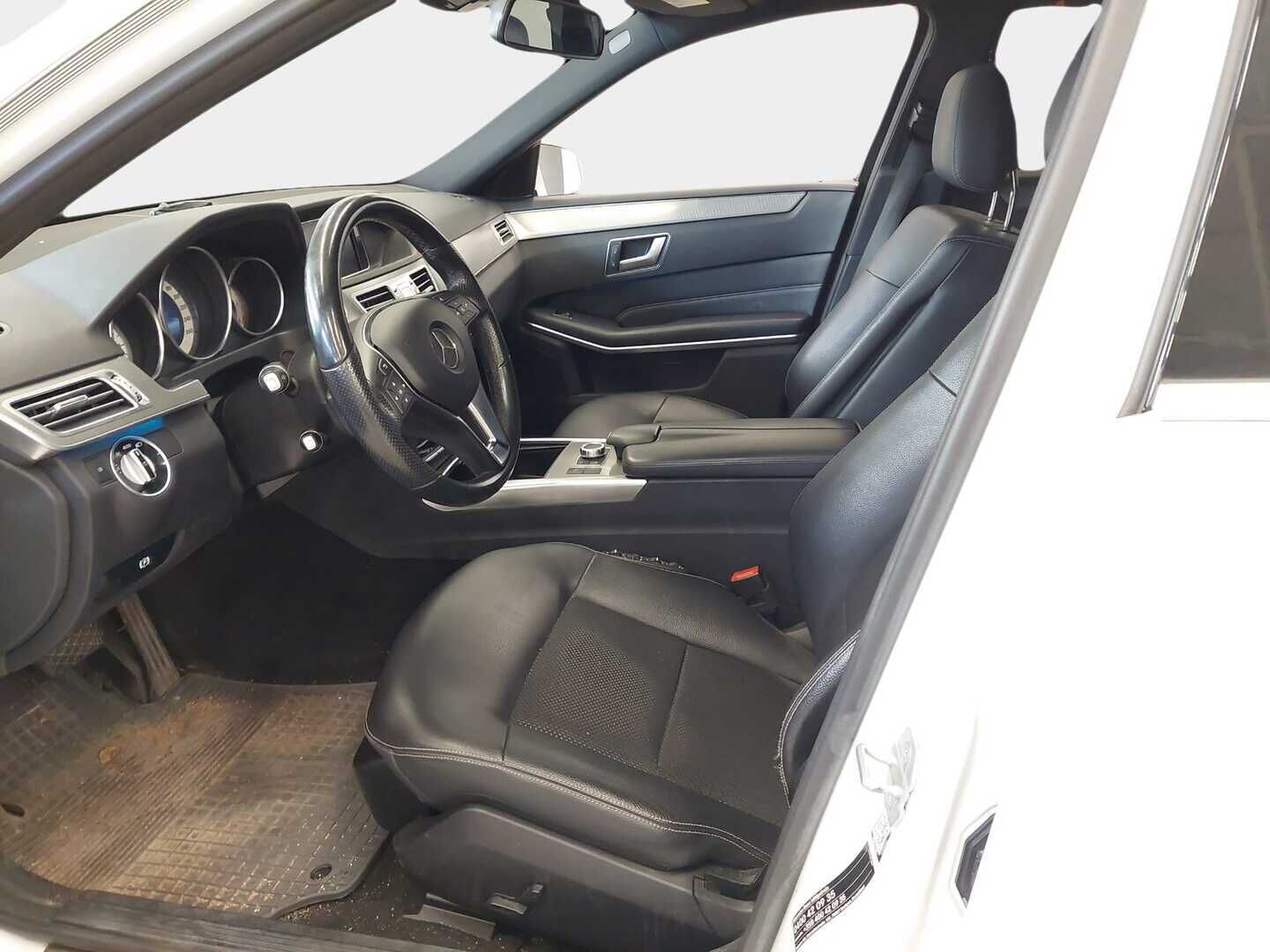 Mercedes-Benz E 2015 250 BlueTec T 4Matic A Premium Business *Suomi-auto / Peruutustutkat edessä ja takana / Webasto / Osittain sähkösäätöiset ortopedipenkit / Sähkötoiminen takaluukku / Koukku / LED ILS-ajovalot* - *2x renkaat & vanteet / mustasisäkatto / Puolinahka sisusta*