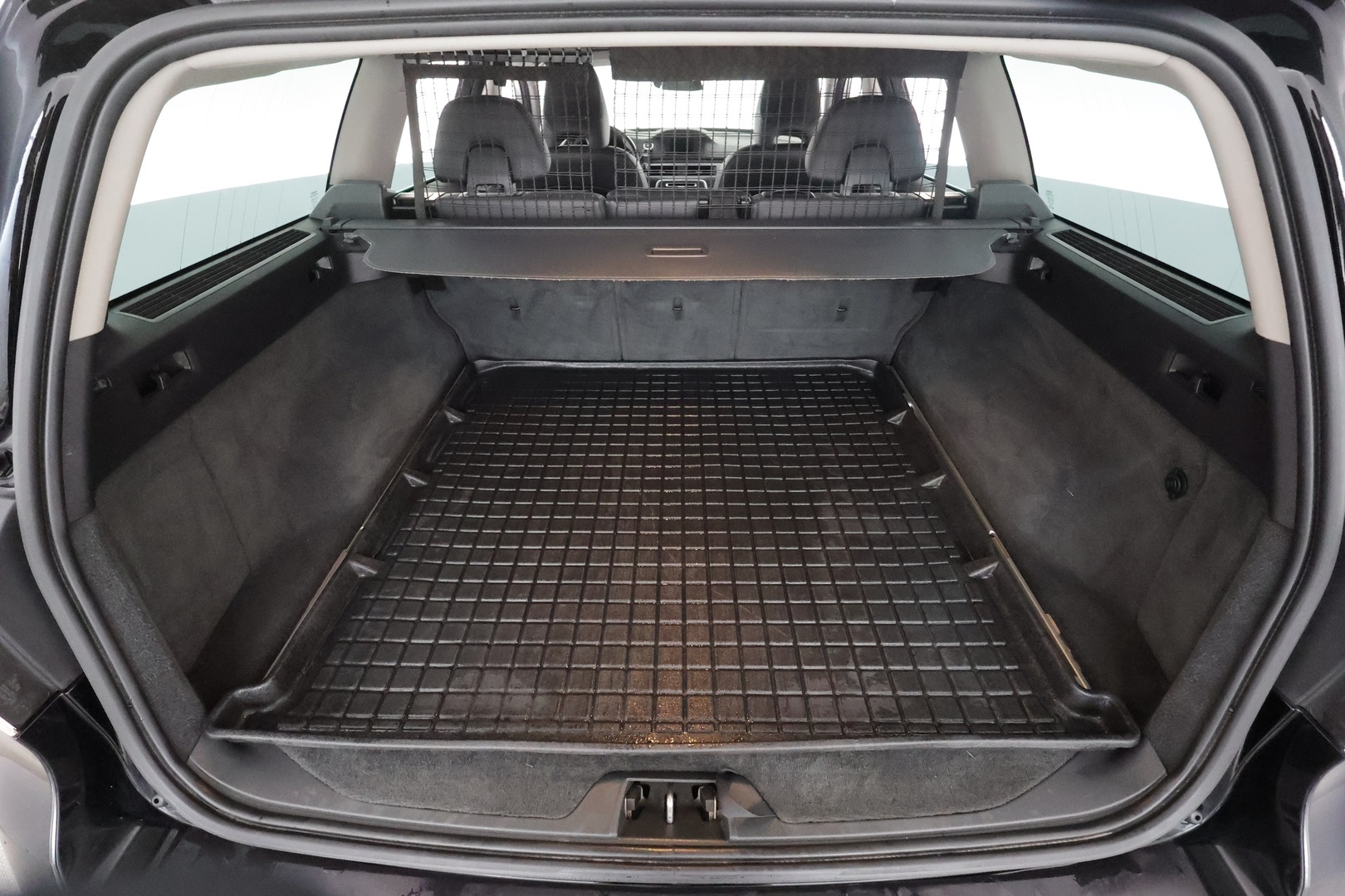 Volvo V70 2015 T4 Classic - | Vakkari | Keyless | Muistipenkki | Nahkaverhoilu | Xenon | Akt. Kaarrevalot | Koukku | Lohkolämmitin | Kahdet renkaat | Suomi-auto | Merkkihuollot | 
