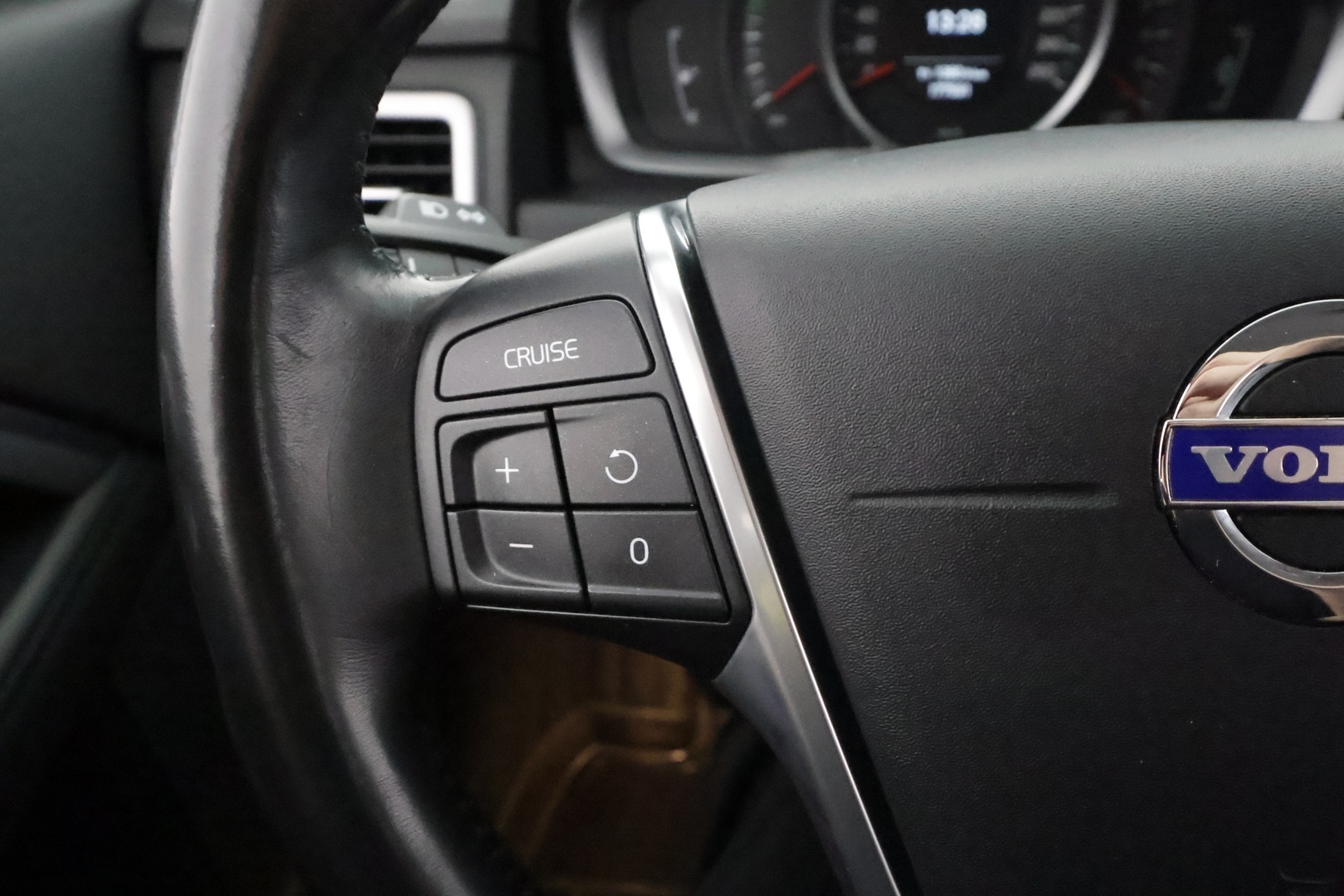 Volvo V70 2015 T4 Classic - | Vakkari | Keyless | Muistipenkki | Nahkaverhoilu | Xenon | Akt. Kaarrevalot | Koukku | Lohkolämmitin | Kahdet renkaat | Suomi-auto | Merkkihuollot | 