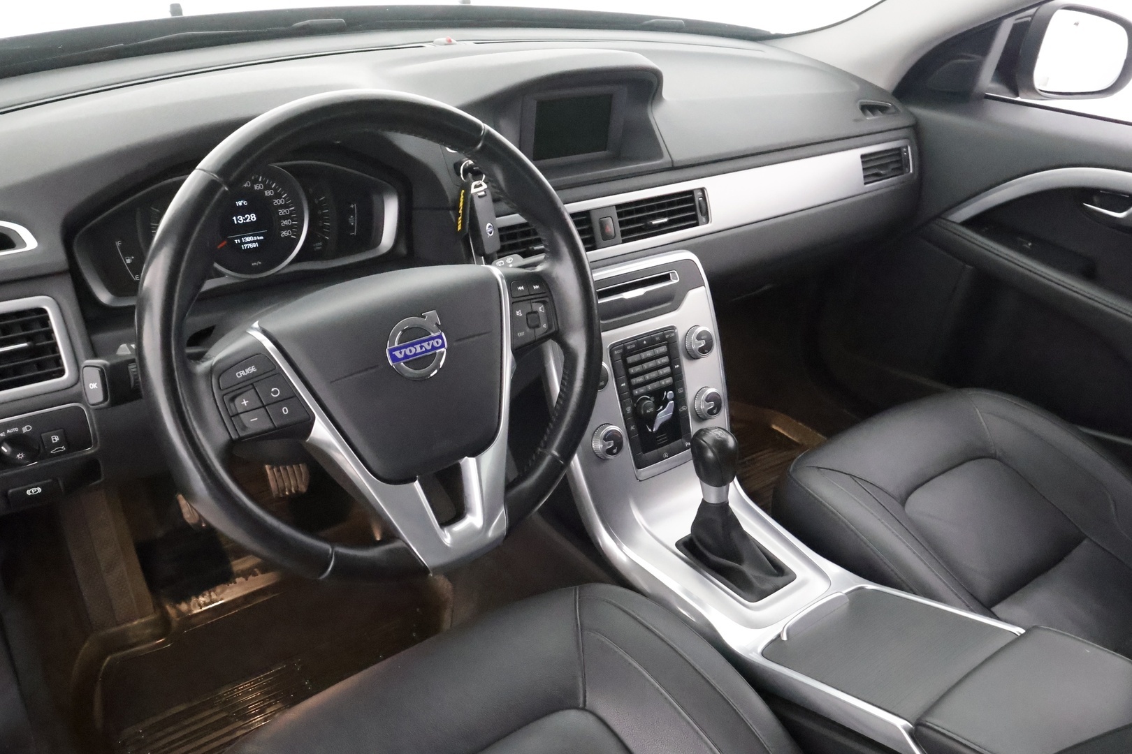 Volvo V70 2015 T4 Classic - | Vakkari | Keyless | Muistipenkki | Nahkaverhoilu | Xenon | Akt. Kaarrevalot | Koukku | Lohkolämmitin | Kahdet renkaat | Suomi-auto | Merkkihuollot | 