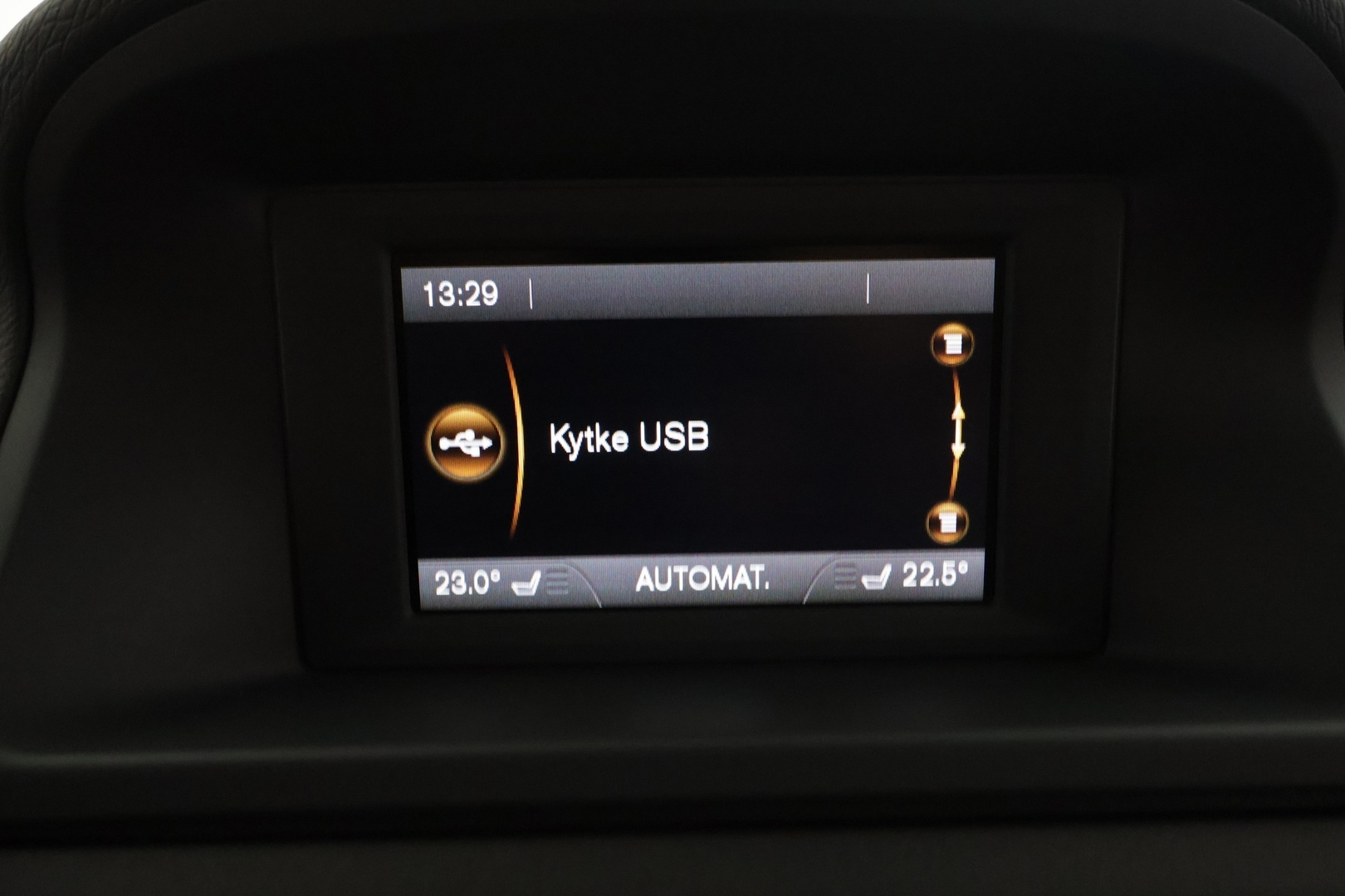 Volvo V70 2015 T4 Classic - | Vakkari | Keyless | Muistipenkki | Nahkaverhoilu | Xenon | Akt. Kaarrevalot | Koukku | Lohkolämmitin | Kahdet renkaat | Suomi-auto | Merkkihuollot | 