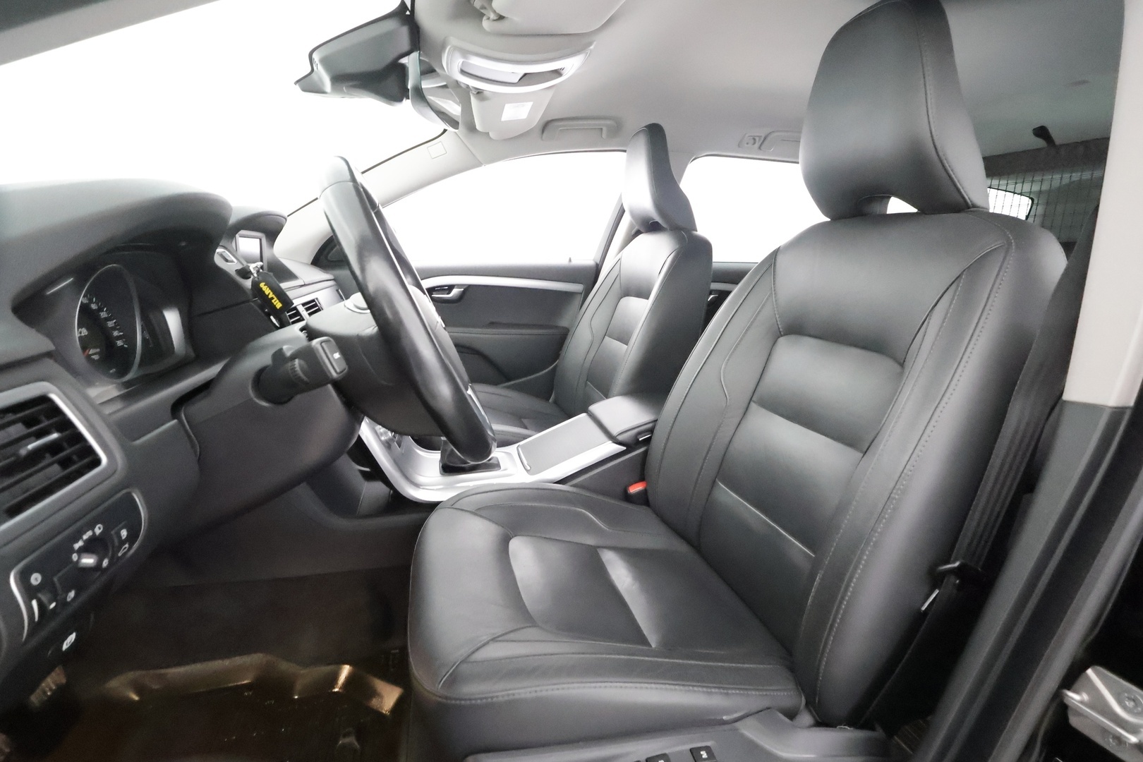Volvo V70 2015 T4 Classic - | Vakkari | Keyless | Muistipenkki | Nahkaverhoilu | Xenon | Akt. Kaarrevalot | Koukku | Lohkolämmitin | Kahdet renkaat | Suomi-auto | Merkkihuollot | 