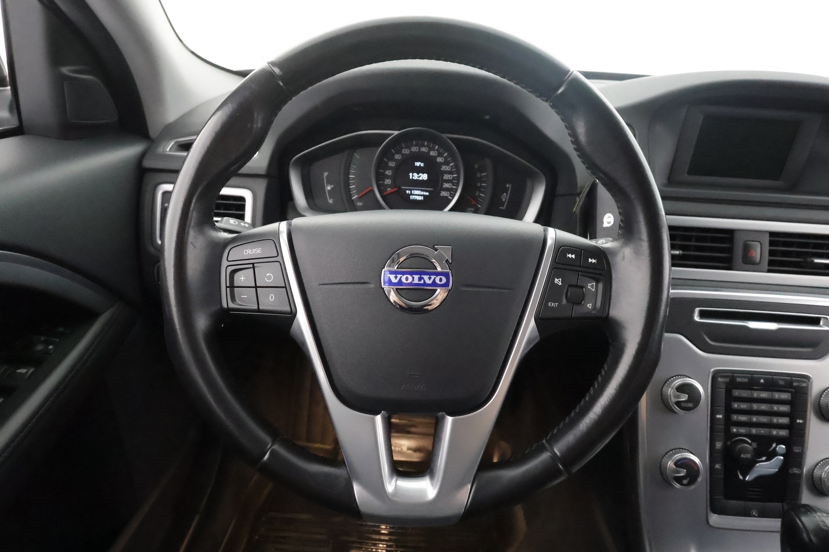 Volvo V70 2015 T4 Classic - | Vakkari | Keyless | Muistipenkki | Nahkaverhoilu | Xenon | Akt. Kaarrevalot | Koukku | Lohkolämmitin | Kahdet renkaat | Suomi-auto | Merkkihuollot | 