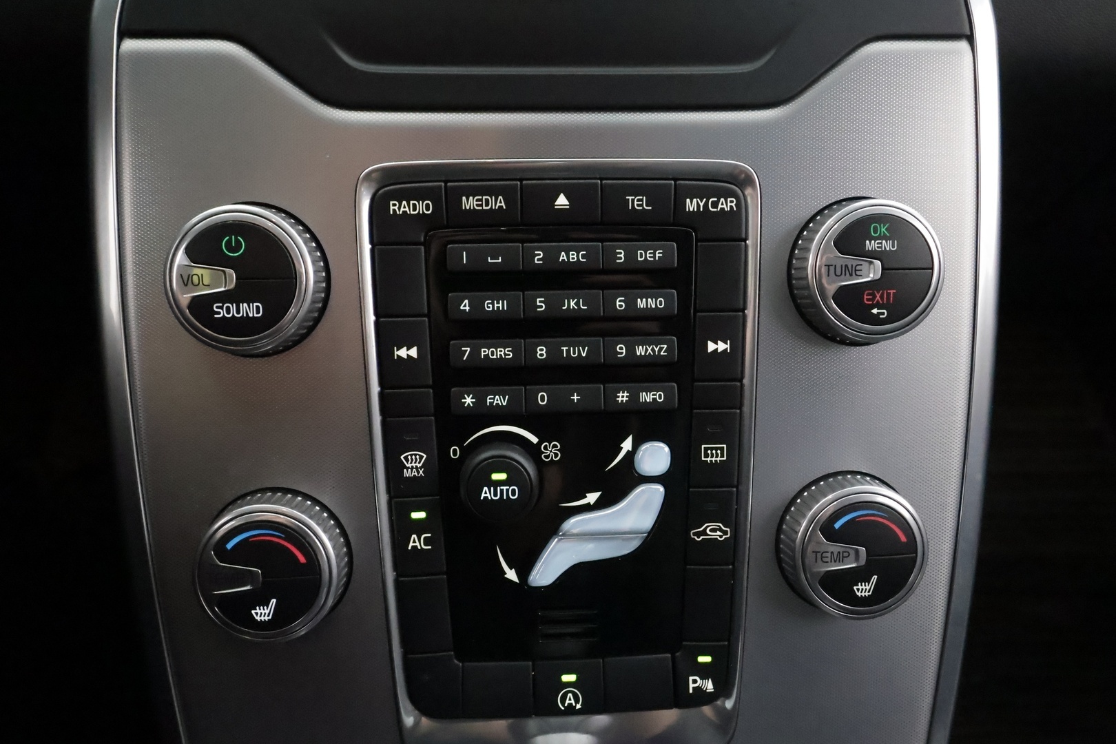 Volvo V70 2015 T4 Classic - | Vakkari | Keyless | Muistipenkki | Nahkaverhoilu | Xenon | Akt. Kaarrevalot | Koukku | Lohkolämmitin | Kahdet renkaat | Suomi-auto | Merkkihuollot | 
