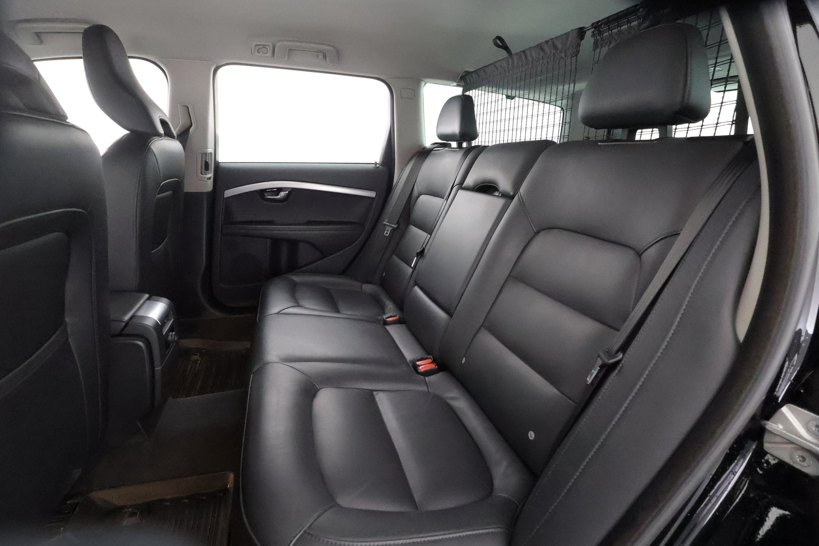 Volvo V70 2015 T4 Classic - | Vakkari | Keyless | Muistipenkki | Nahkaverhoilu | Xenon | Akt. Kaarrevalot | Koukku | Lohkolämmitin | Kahdet renkaat | Suomi-auto | Merkkihuollot | 