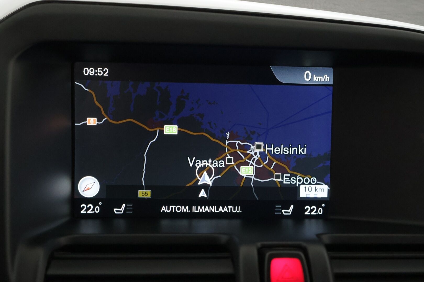 Volvo XC60 2015 D4 Ocean Race aut *Juuri katsastettu ja huollettu / VOC / Tutkat takana / Vetokoukku / Nahkasisusta / Navigointi* - *Suomi-auto / kattavasti huollettu / 2x renkaat Volvon alumiinivanteilla*