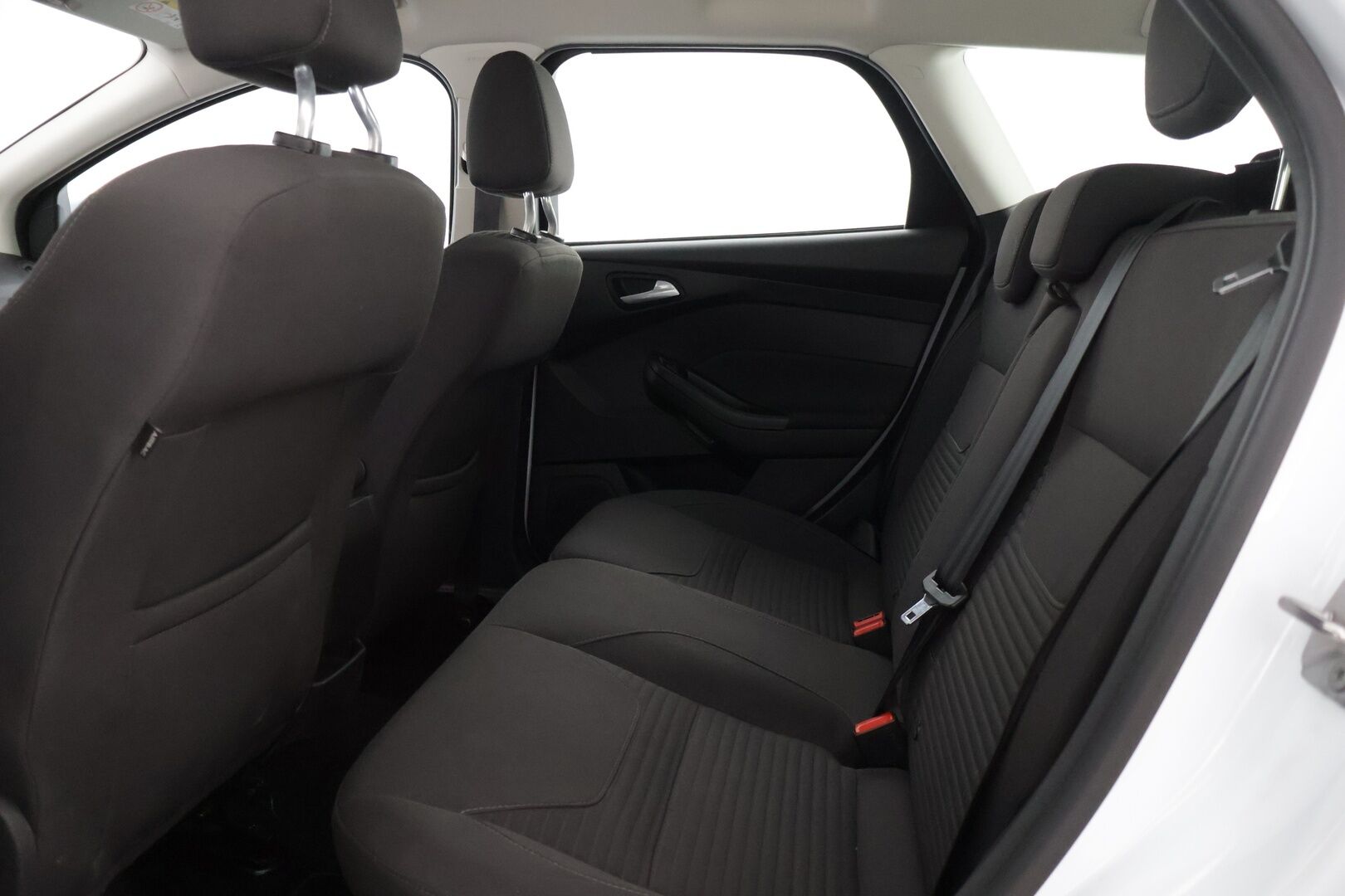 Ford Focus 2015 1,5 EcoBoost 150 hv Start/Stop M6 Titanium Wagon * Adapt. vakkari / P-tutkat / Lohkolämmitin / Lämmitettävä tuulilasi / Koukku * - Suomi-auto / Jakohihna vaihdettu 3/25! / Kahdet hyvät renkaat, talveksi Nokian nastat