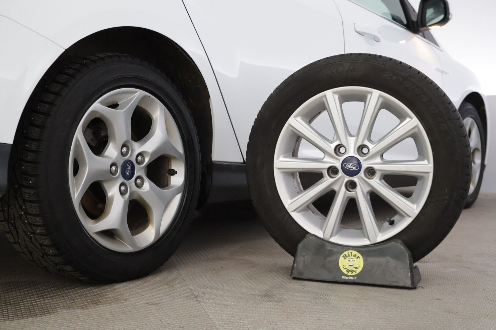 Ford Focus 2015 1,5 EcoBoost 150 hv Start/Stop M6 Titanium Wagon * Adapt. vakkari / P-tutkat / Lohkolämmitin / Lämmitettävä tuulilasi / Koukku * - Suomi-auto / Jakohihna vaihdettu 3/25! / Kahdet hyvät renkaat, talveksi Nokian nastat